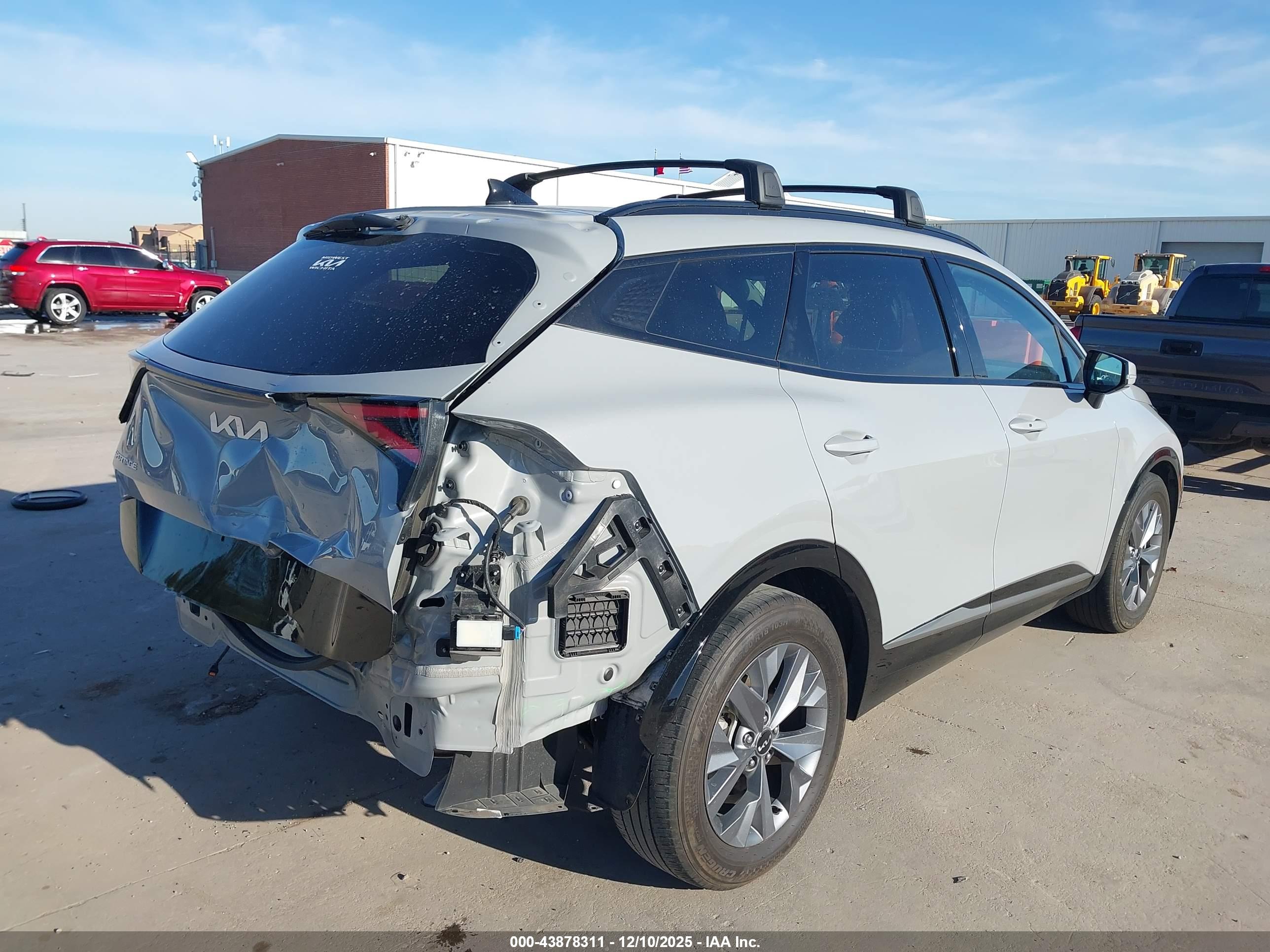 KIA SPORTAGE image 4