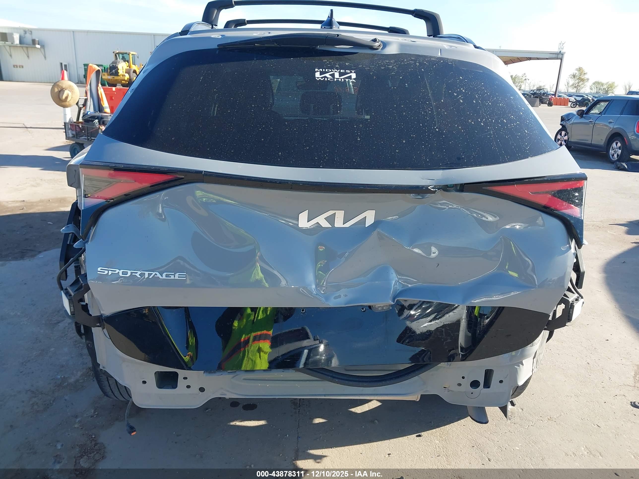 KIA SPORTAGE image 6
