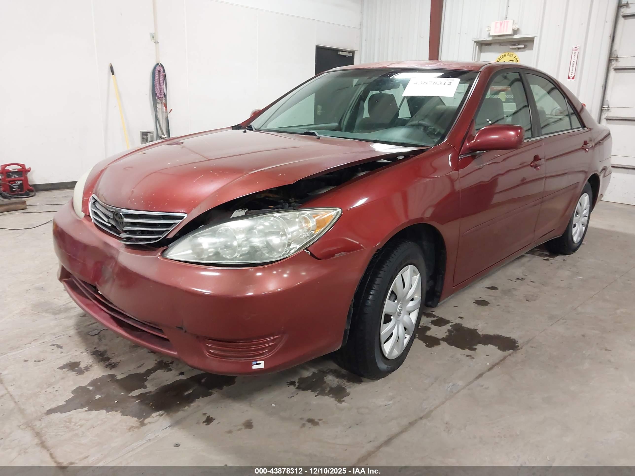TOYOTA CAMRY image 2