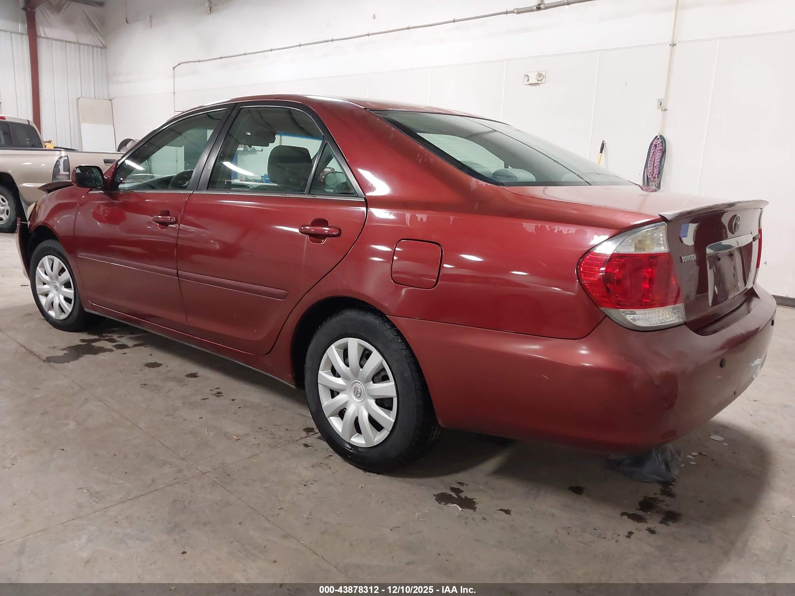 TOYOTA CAMRY image 3