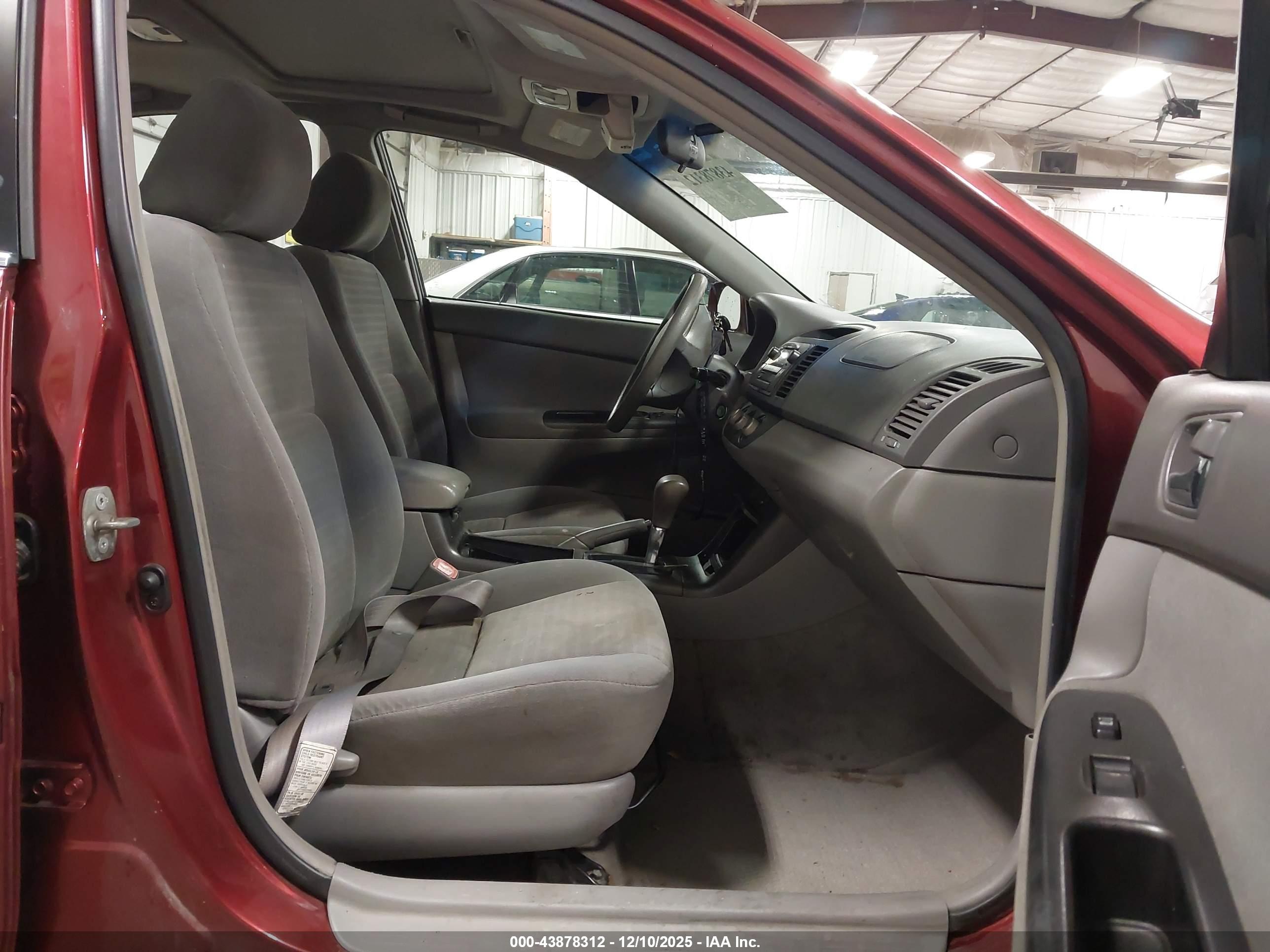 TOYOTA CAMRY image 5