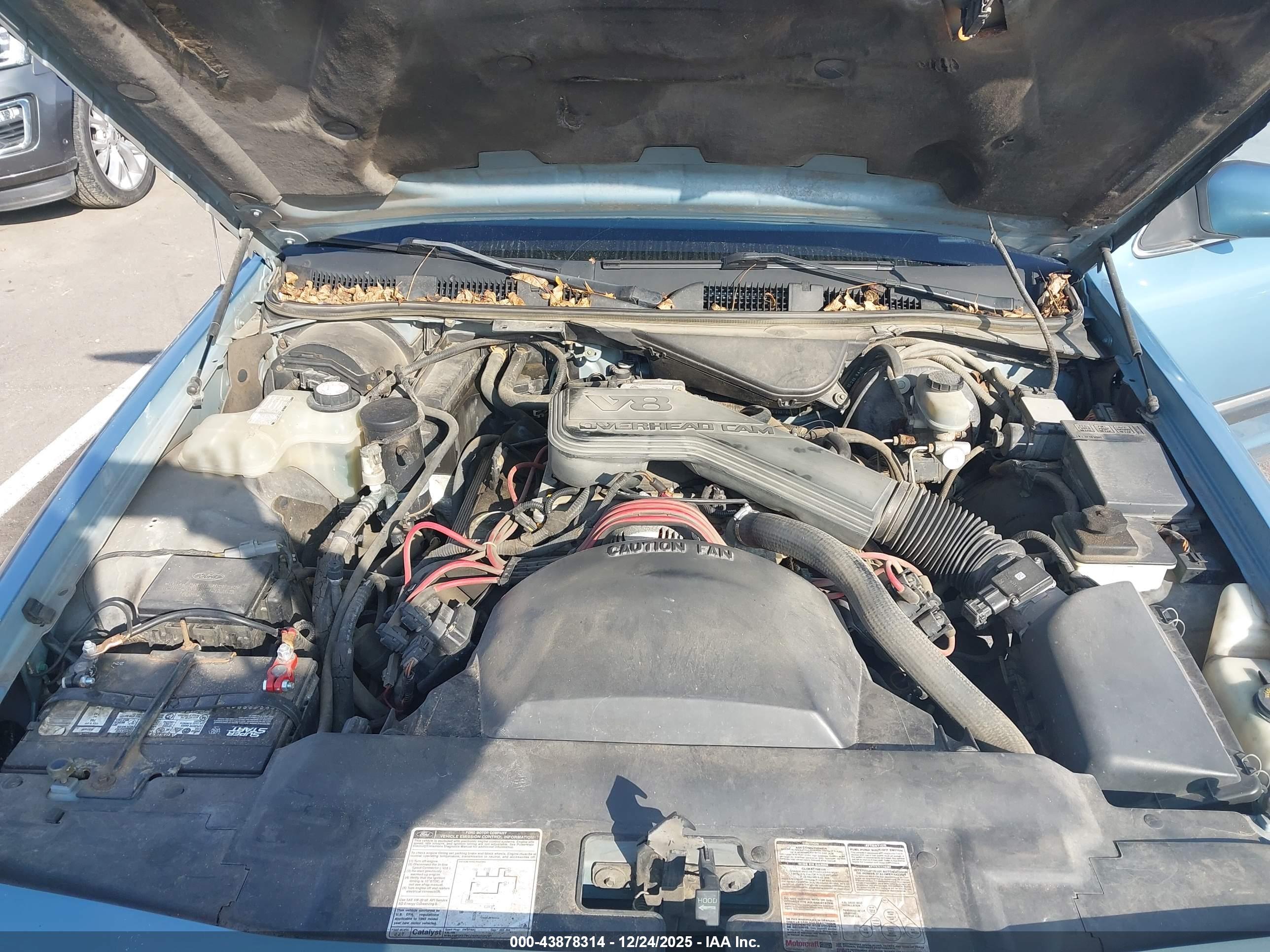 FORD CROWN image 10