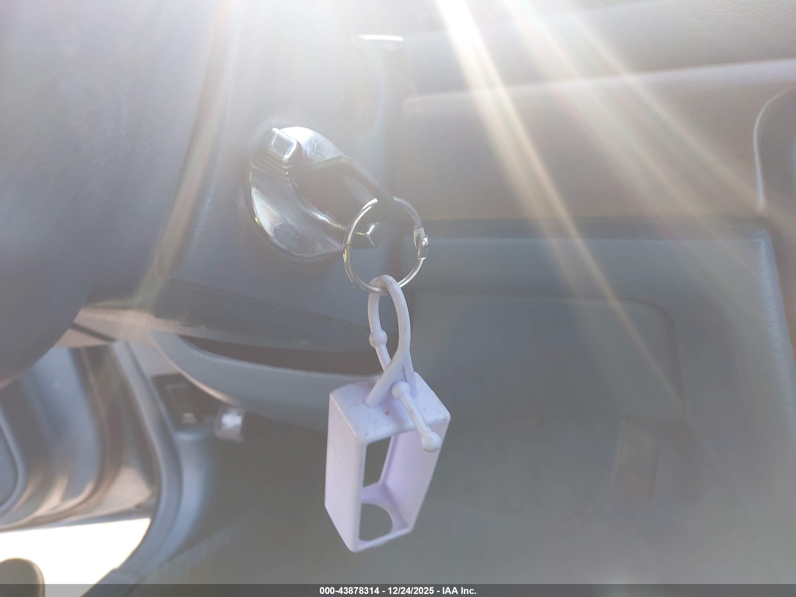 FORD CROWN image 11