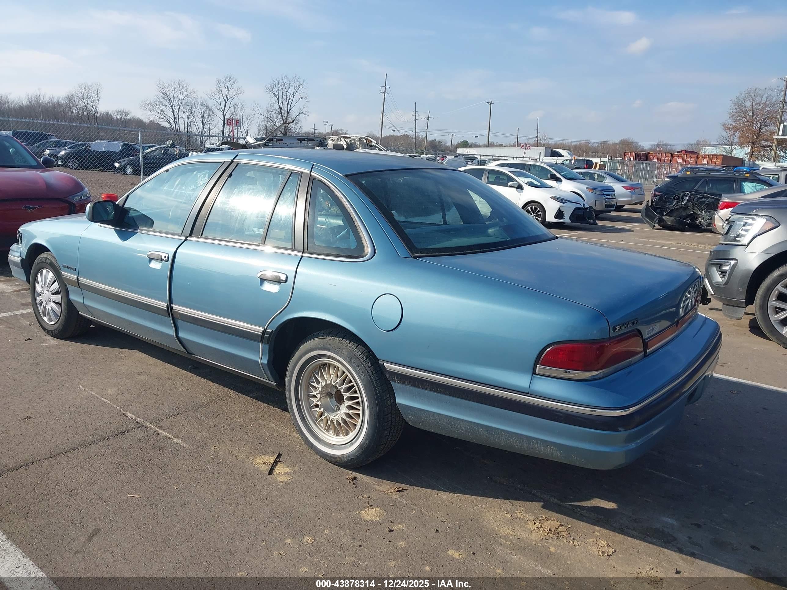 FORD CROWN image 3
