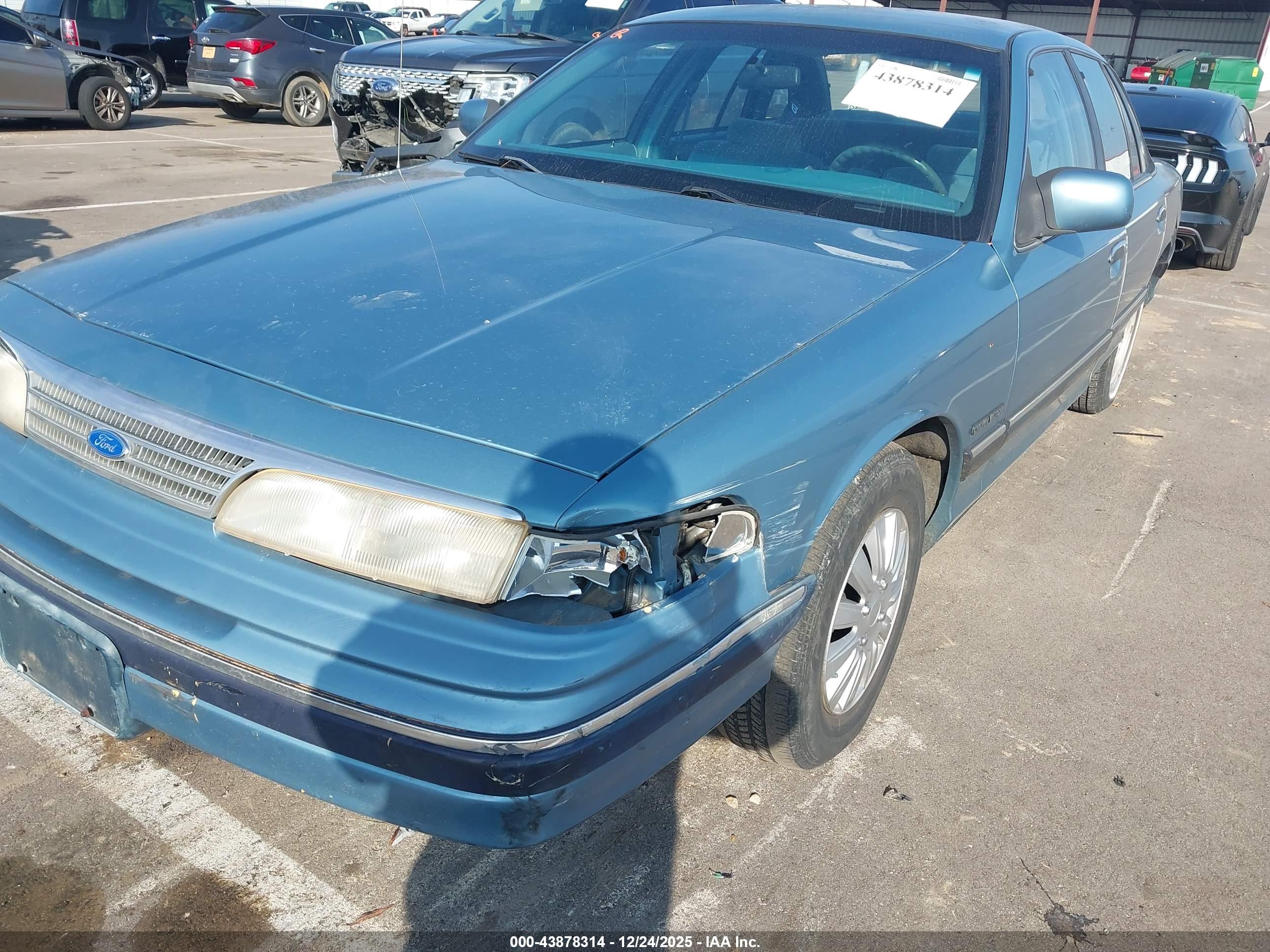 FORD CROWN image 6
