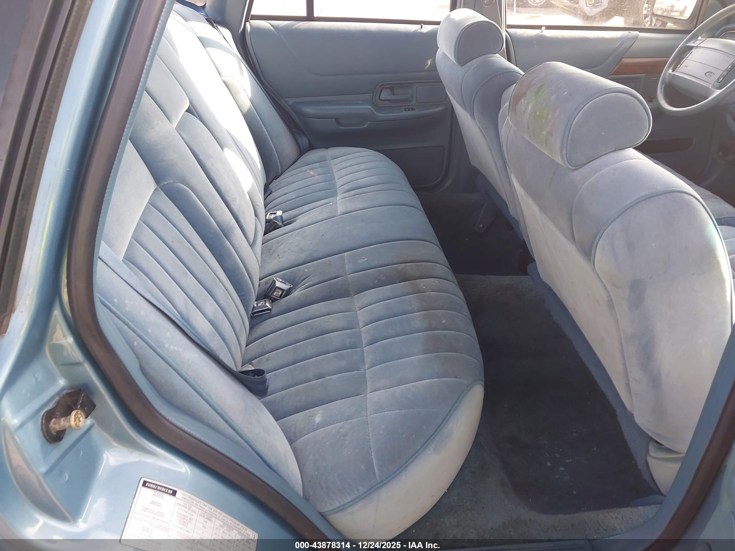 FORD CROWN image 8