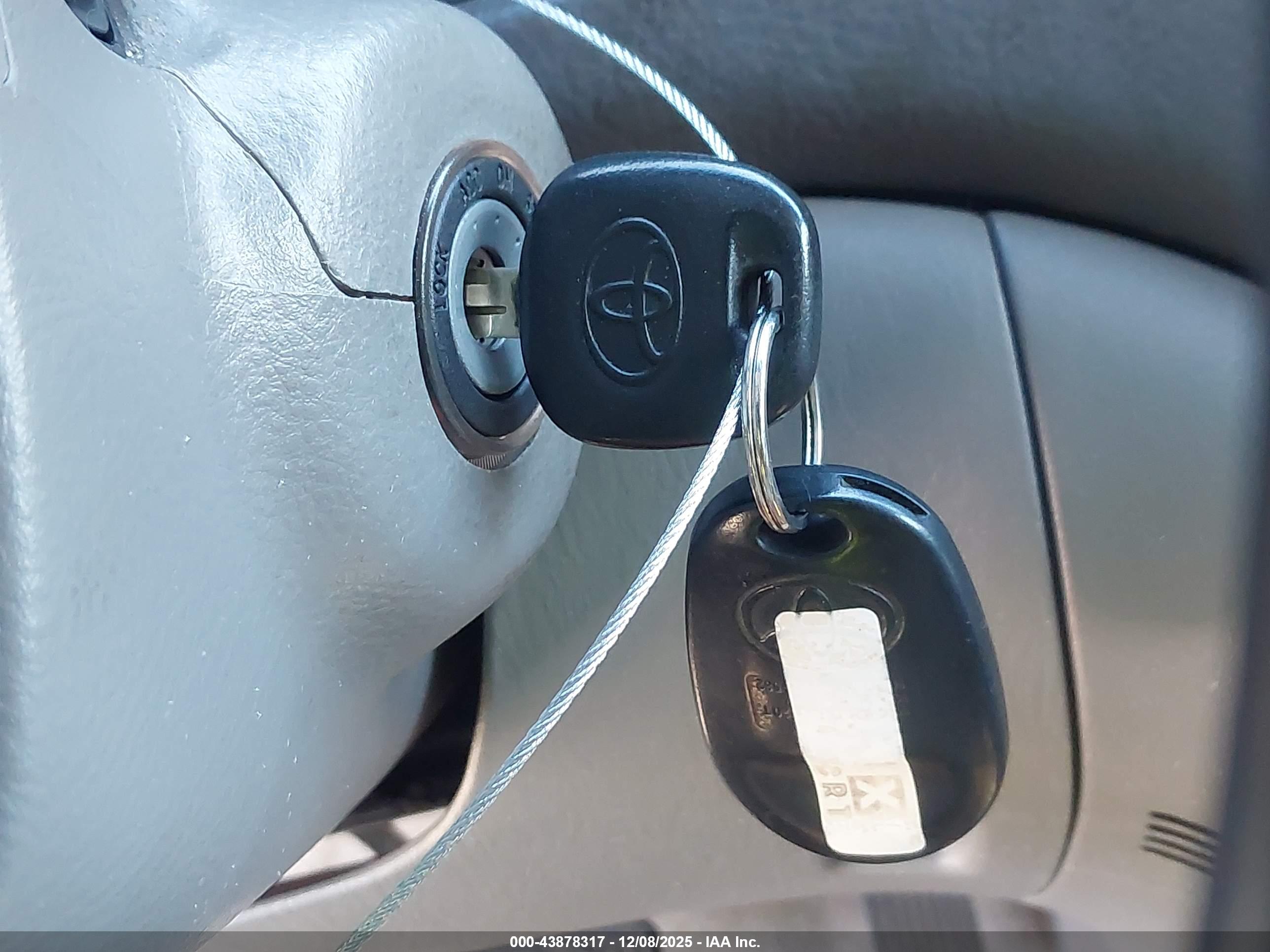 TOYOTA SIENNA image 11