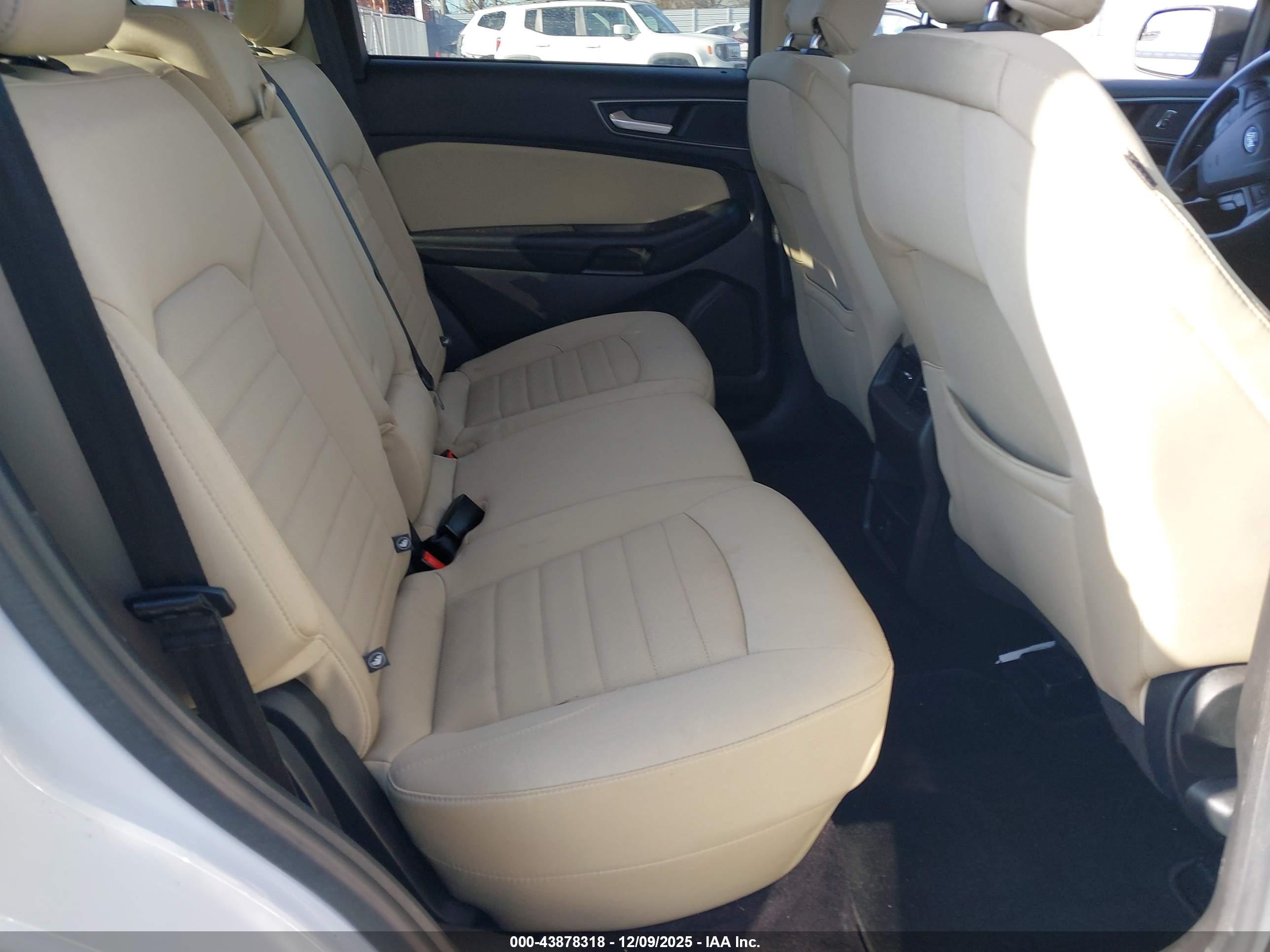 FORD EDGE image 8