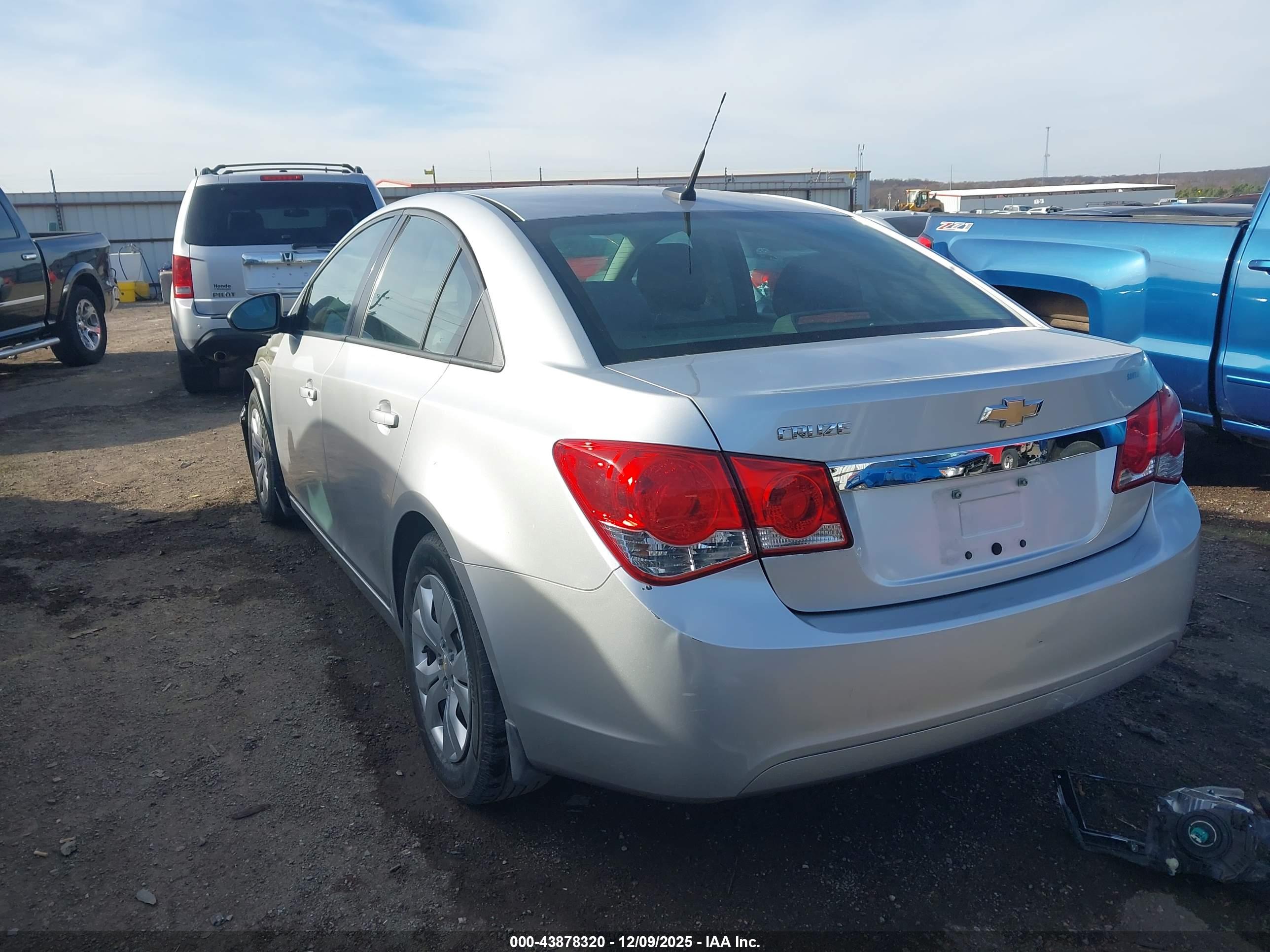 CHEVROLET CRUZE image 3