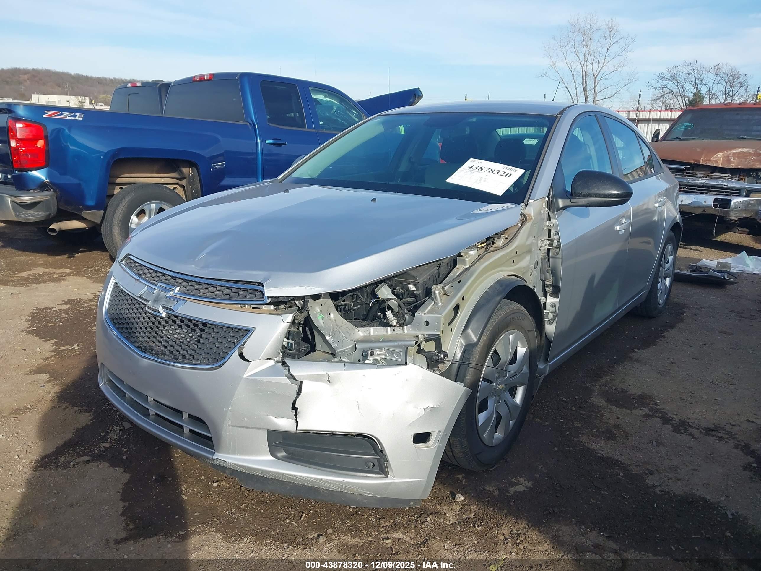 CHEVROLET CRUZE image 6
