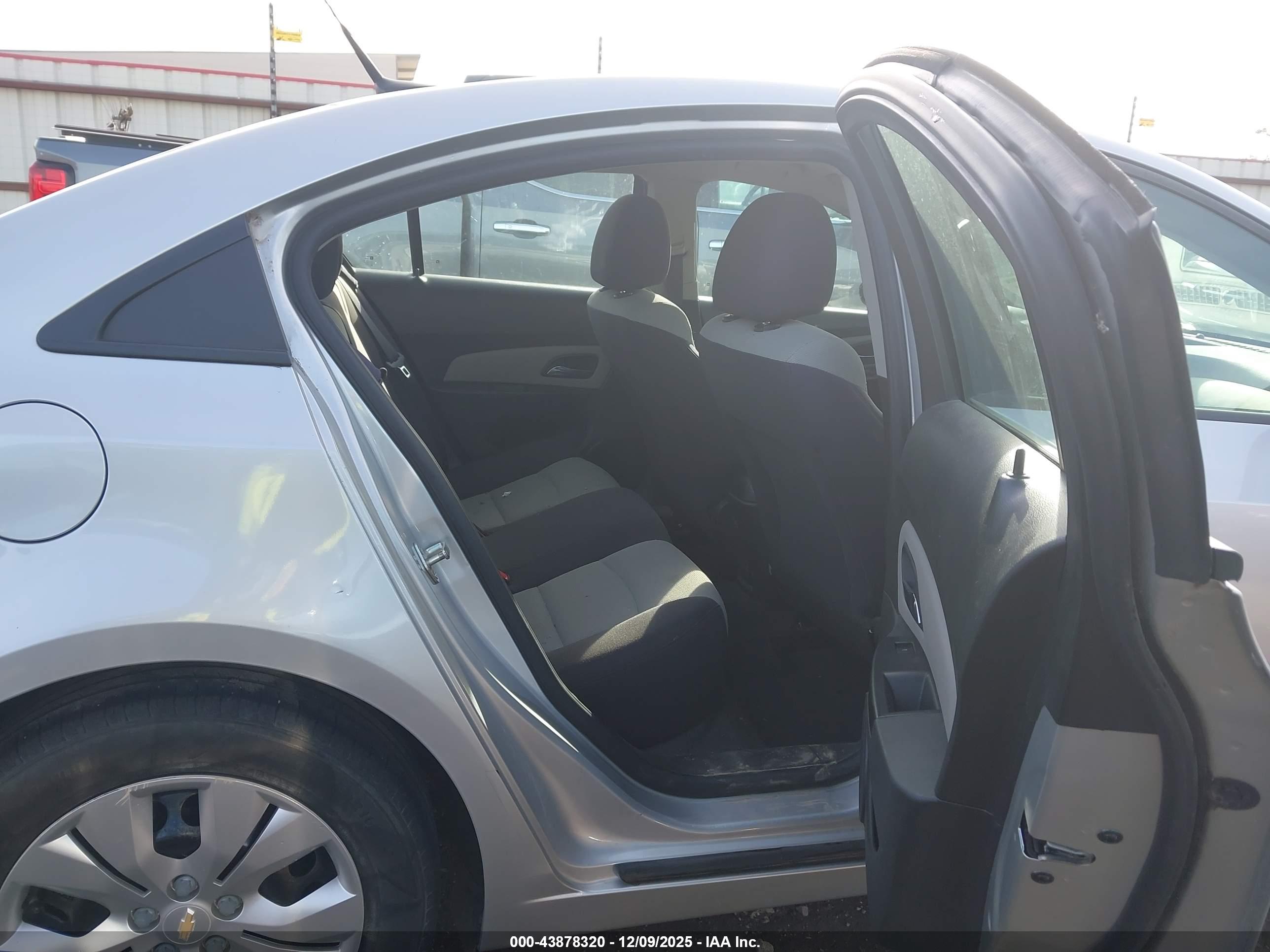 CHEVROLET CRUZE image 8