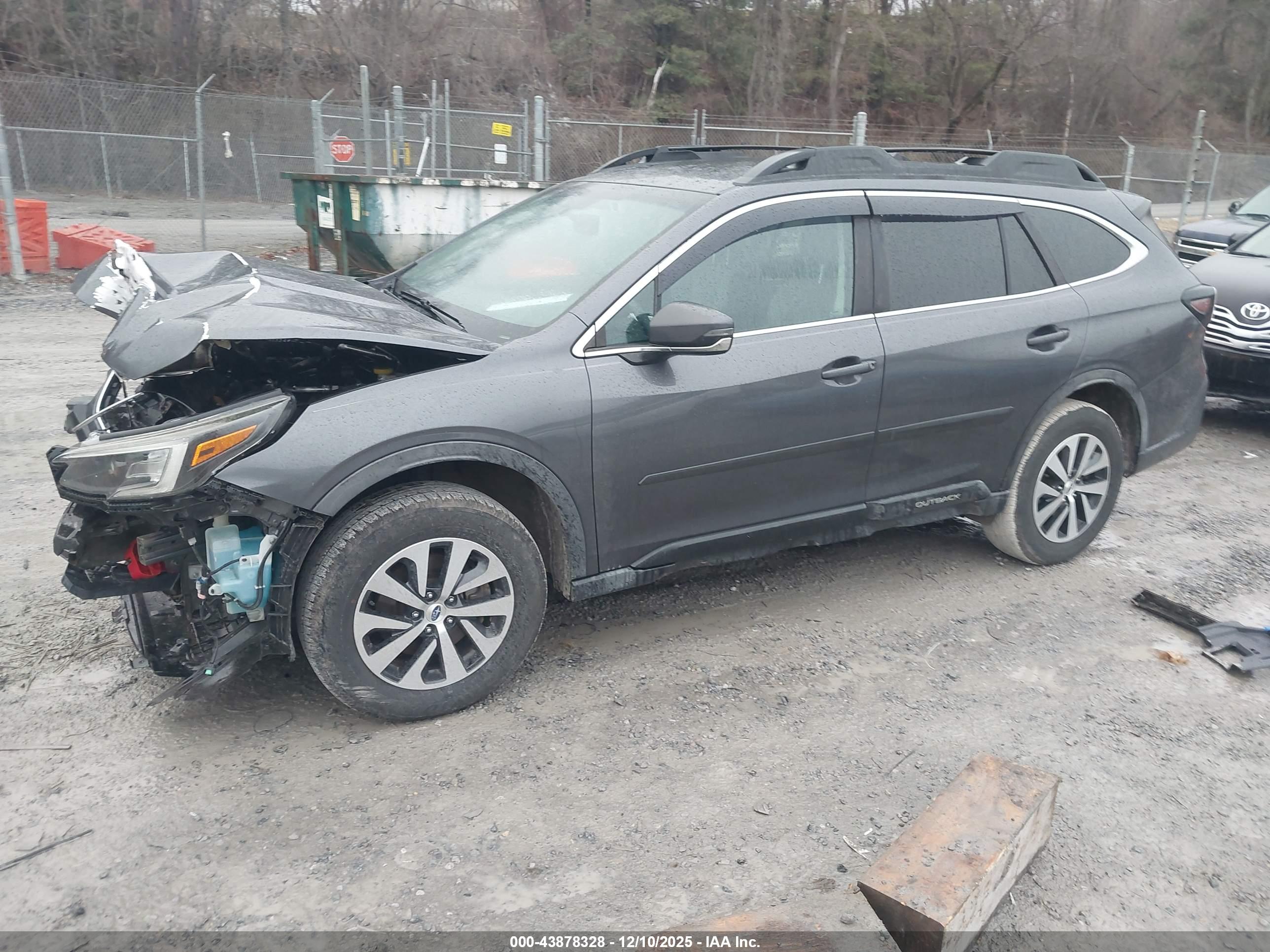 SUBARU OUTBACK image 2