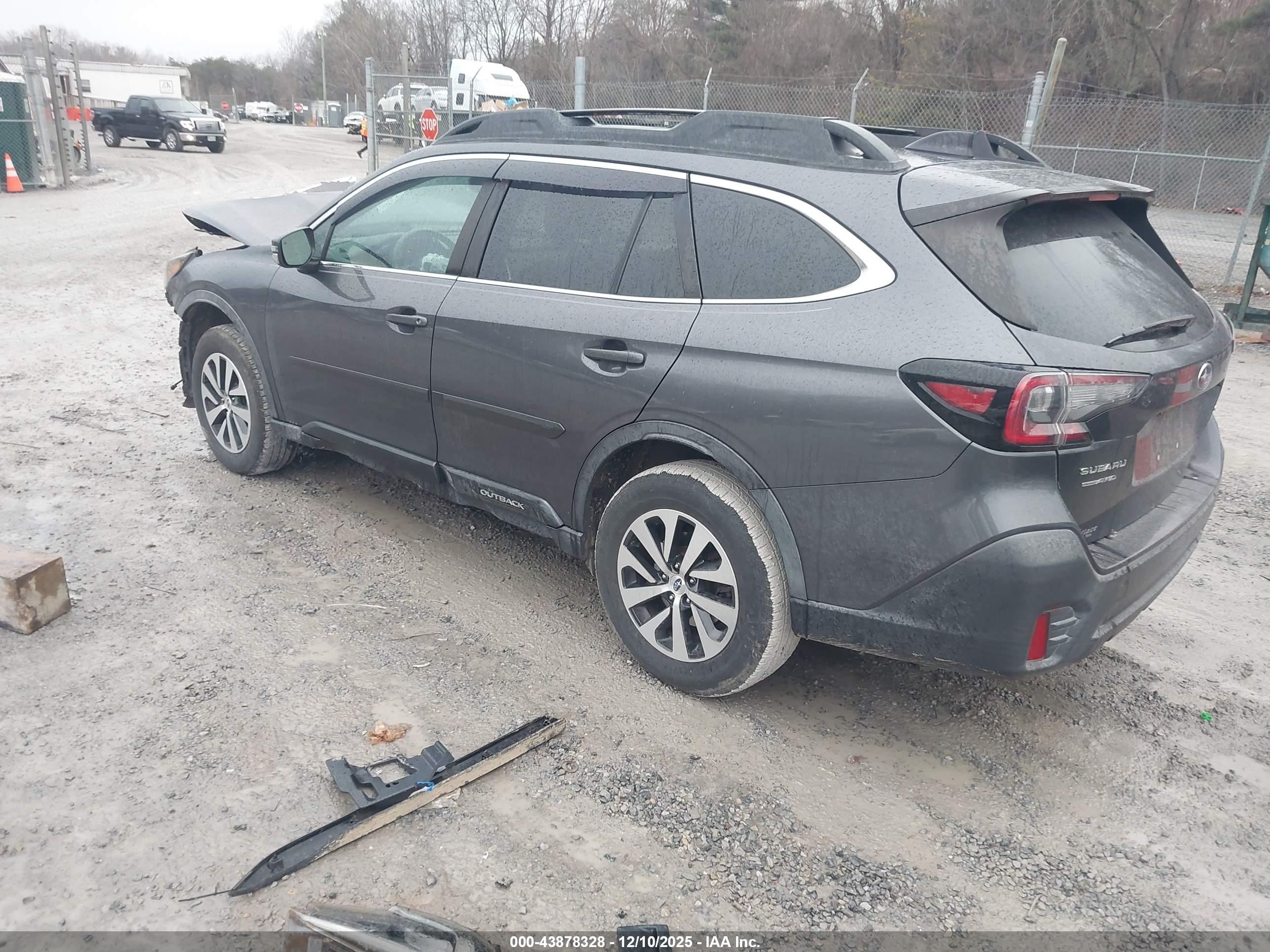 SUBARU OUTBACK image 3