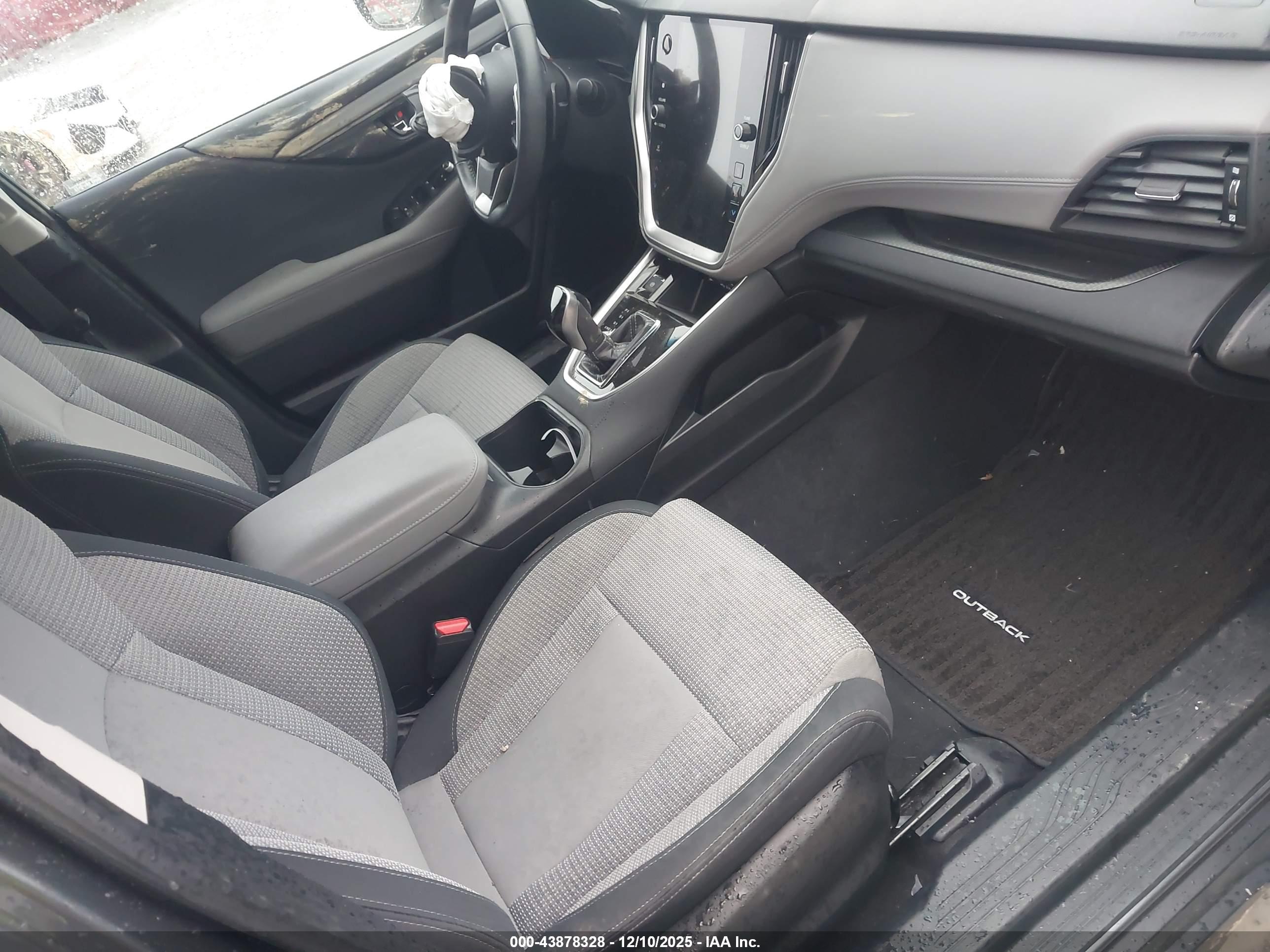 SUBARU OUTBACK image 5