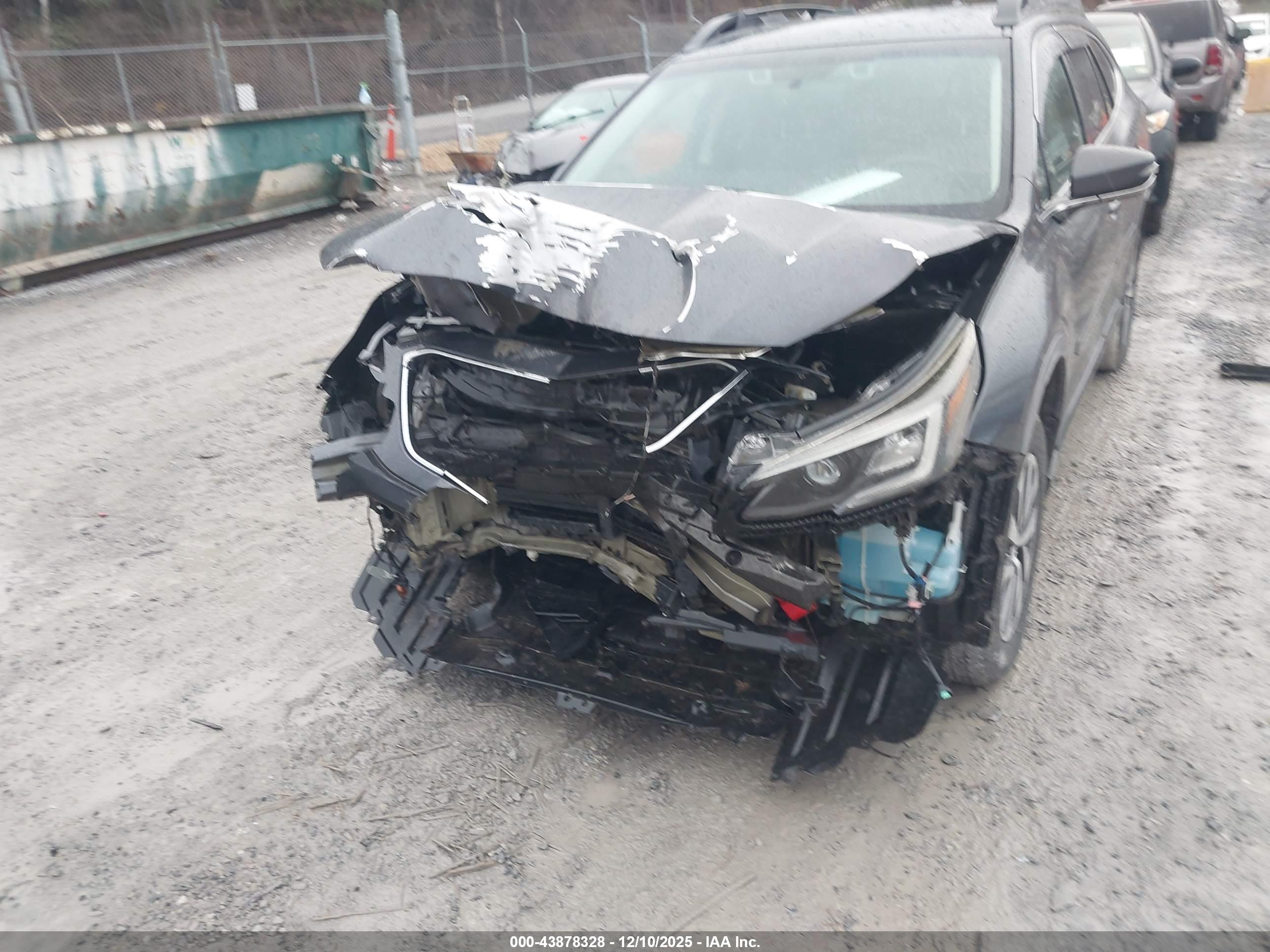 SUBARU OUTBACK image 6