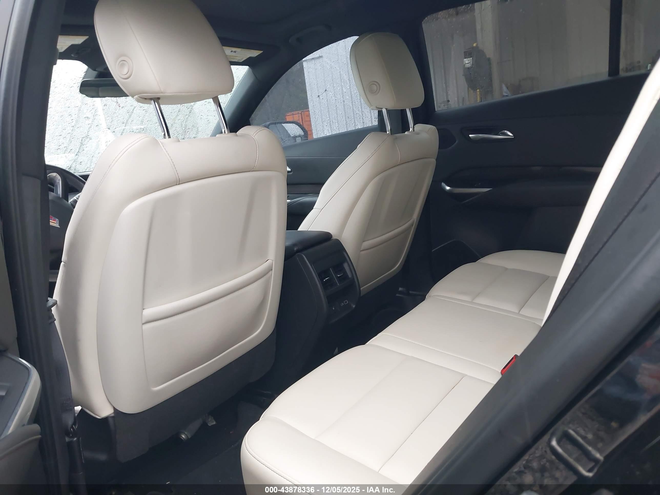 CADILLAC XT4 image 8