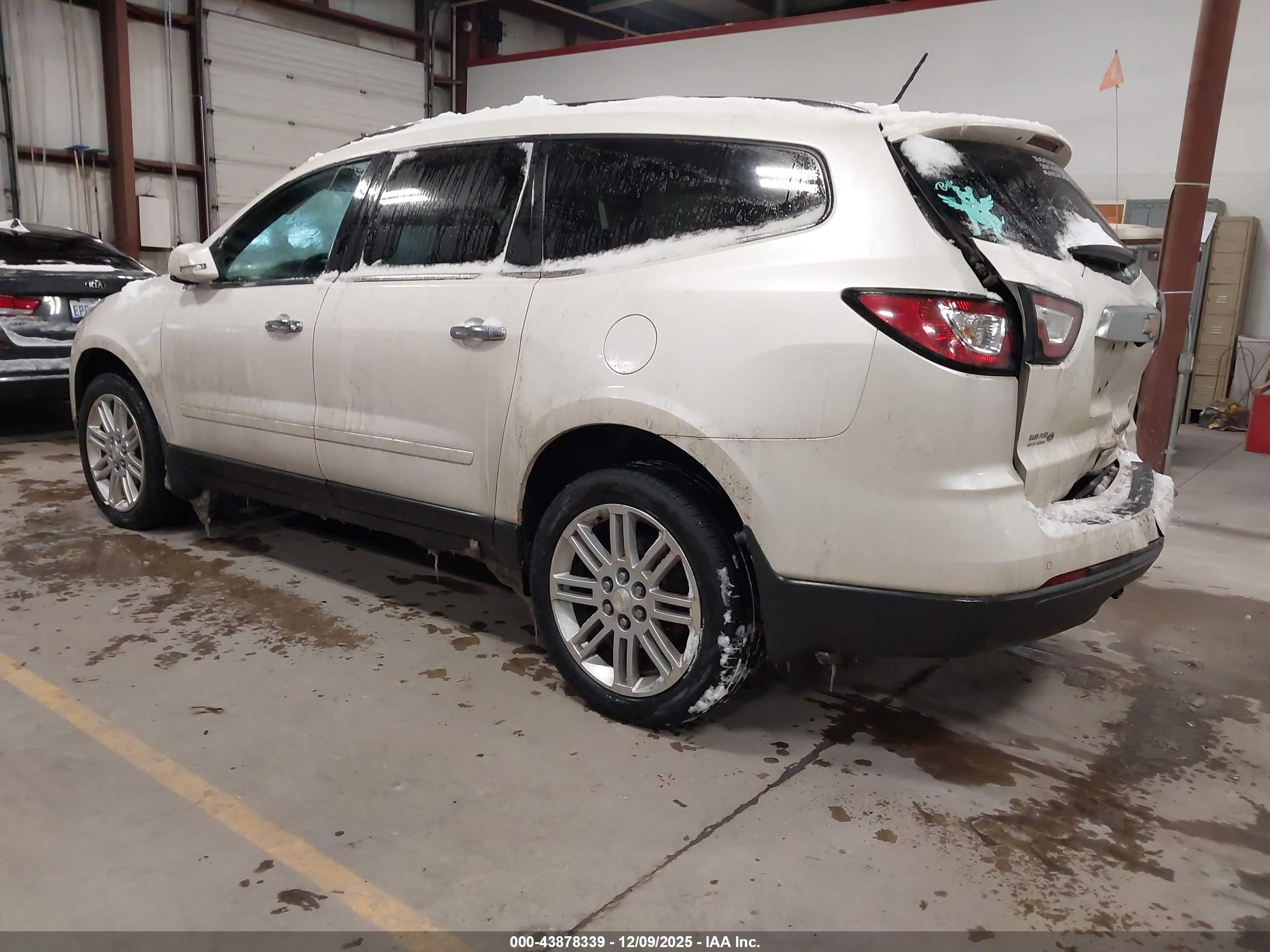 CHEVROLET TRAVERSE image 3