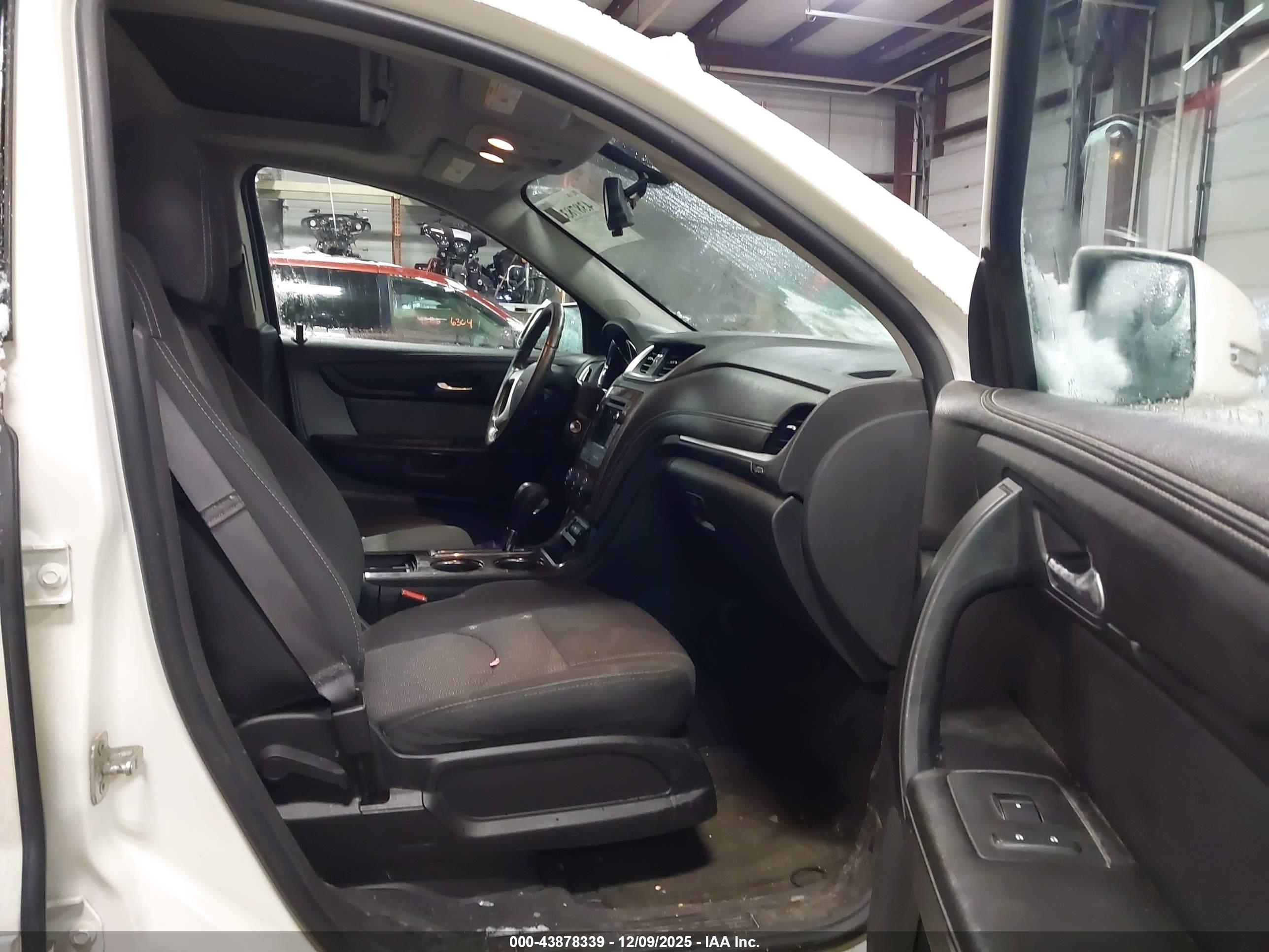 CHEVROLET TRAVERSE image 5