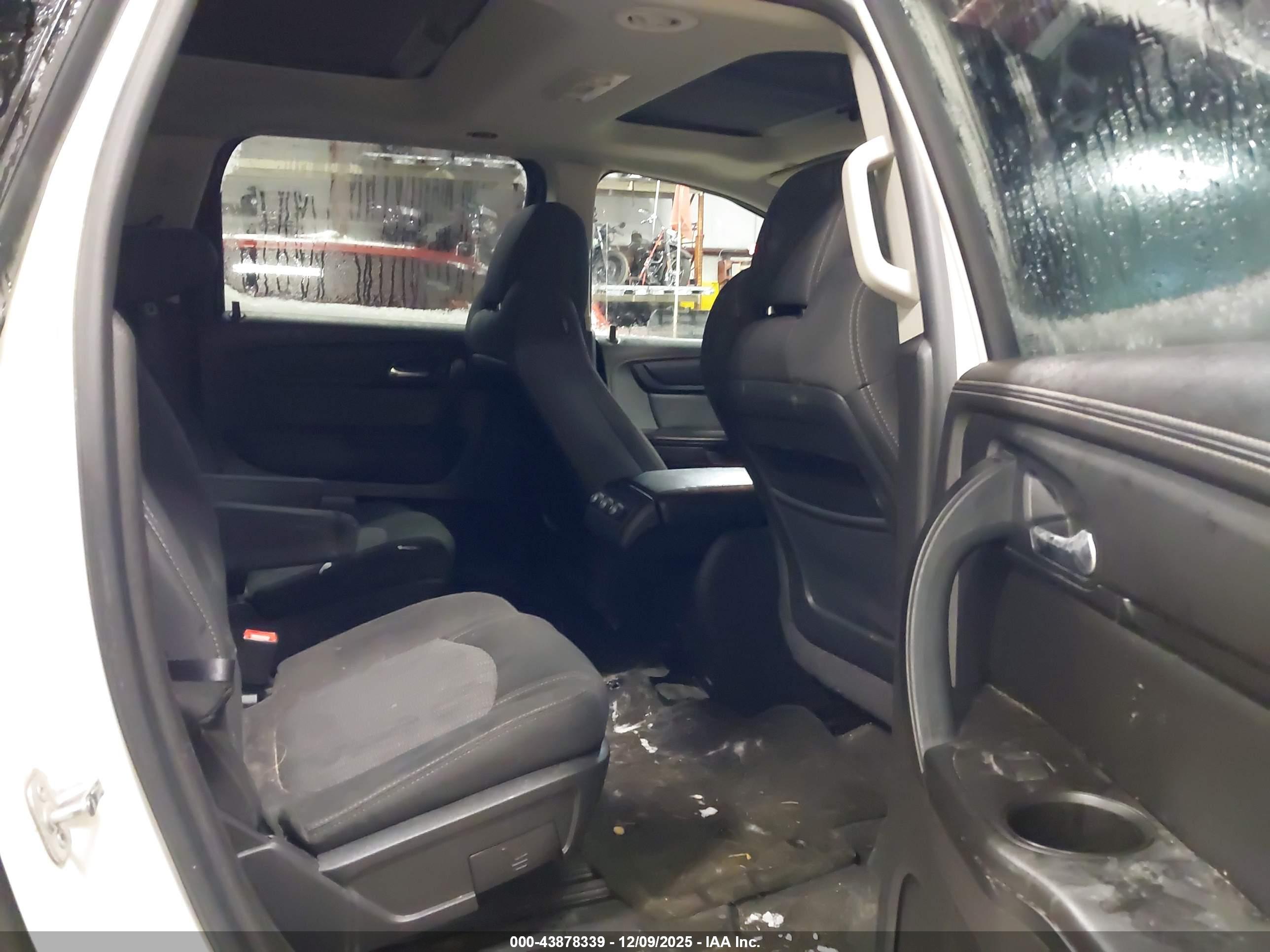 CHEVROLET TRAVERSE image 8