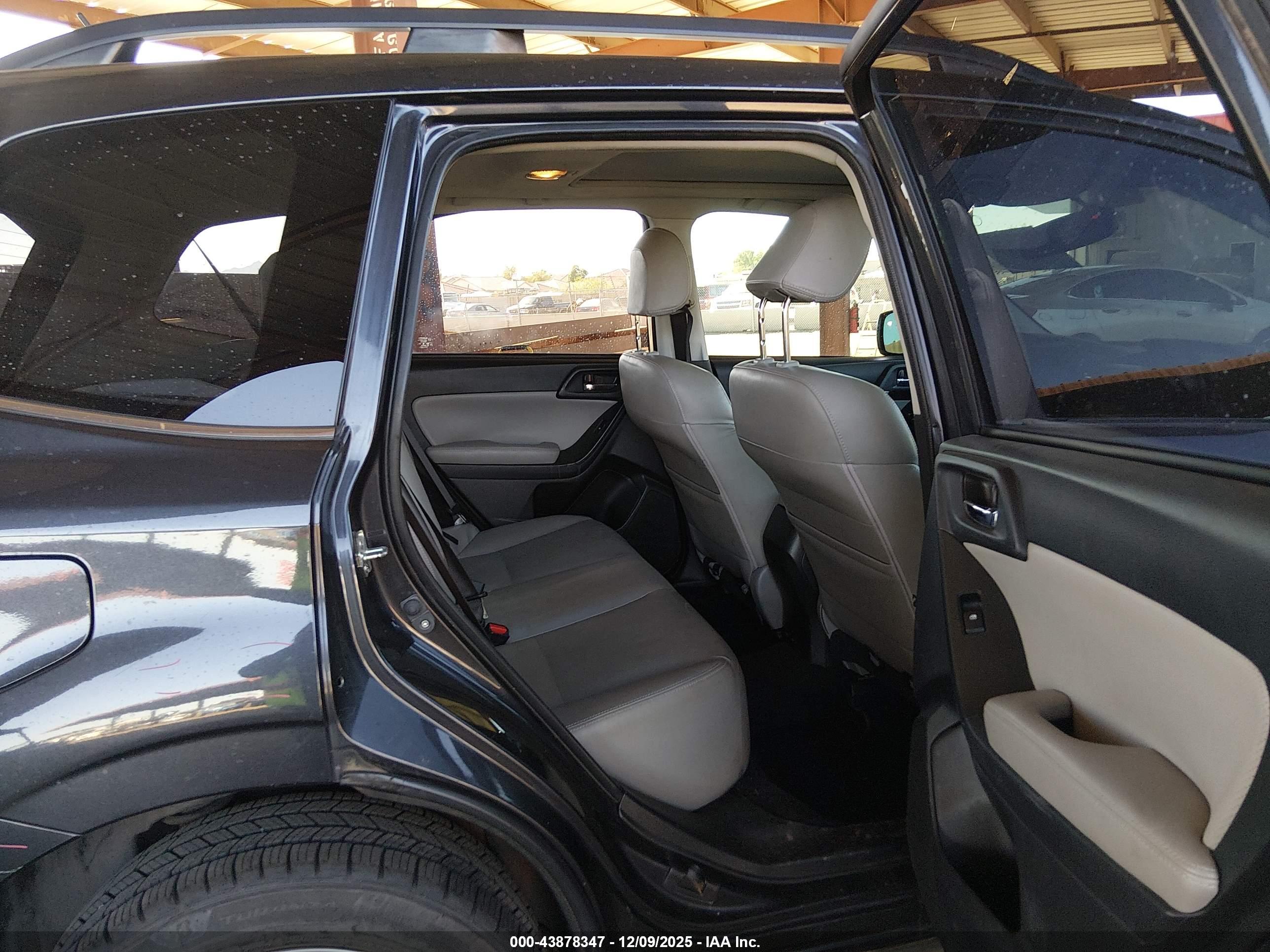 SUBARU FORESTER image 8