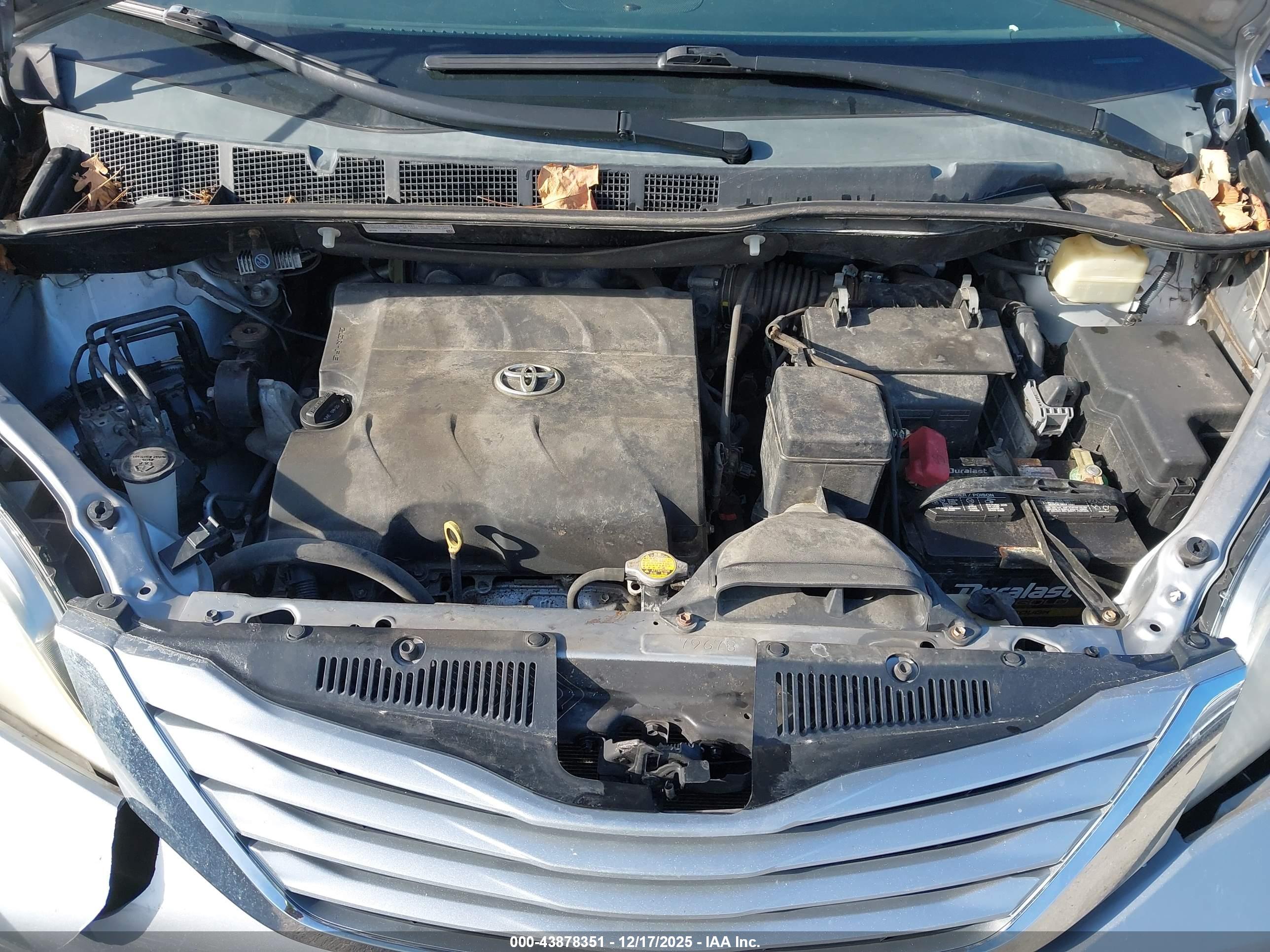 TOYOTA SIENNA image 10