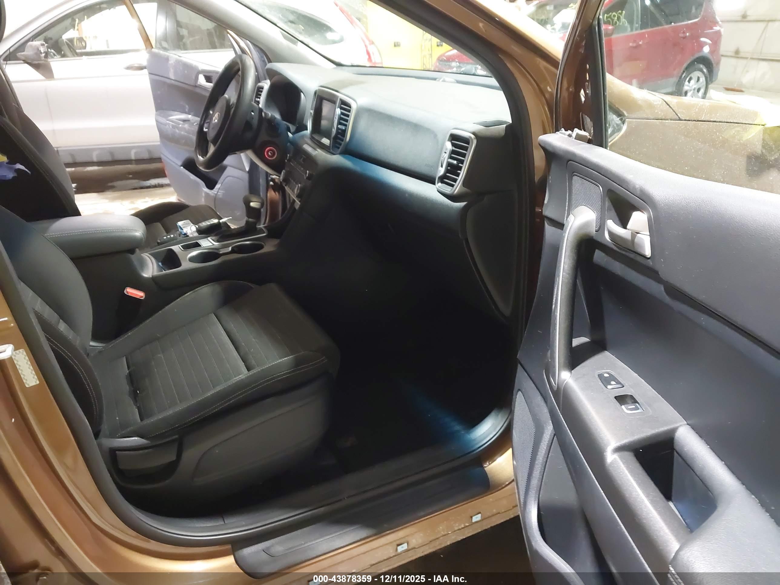KIA SPORTAGE image 5