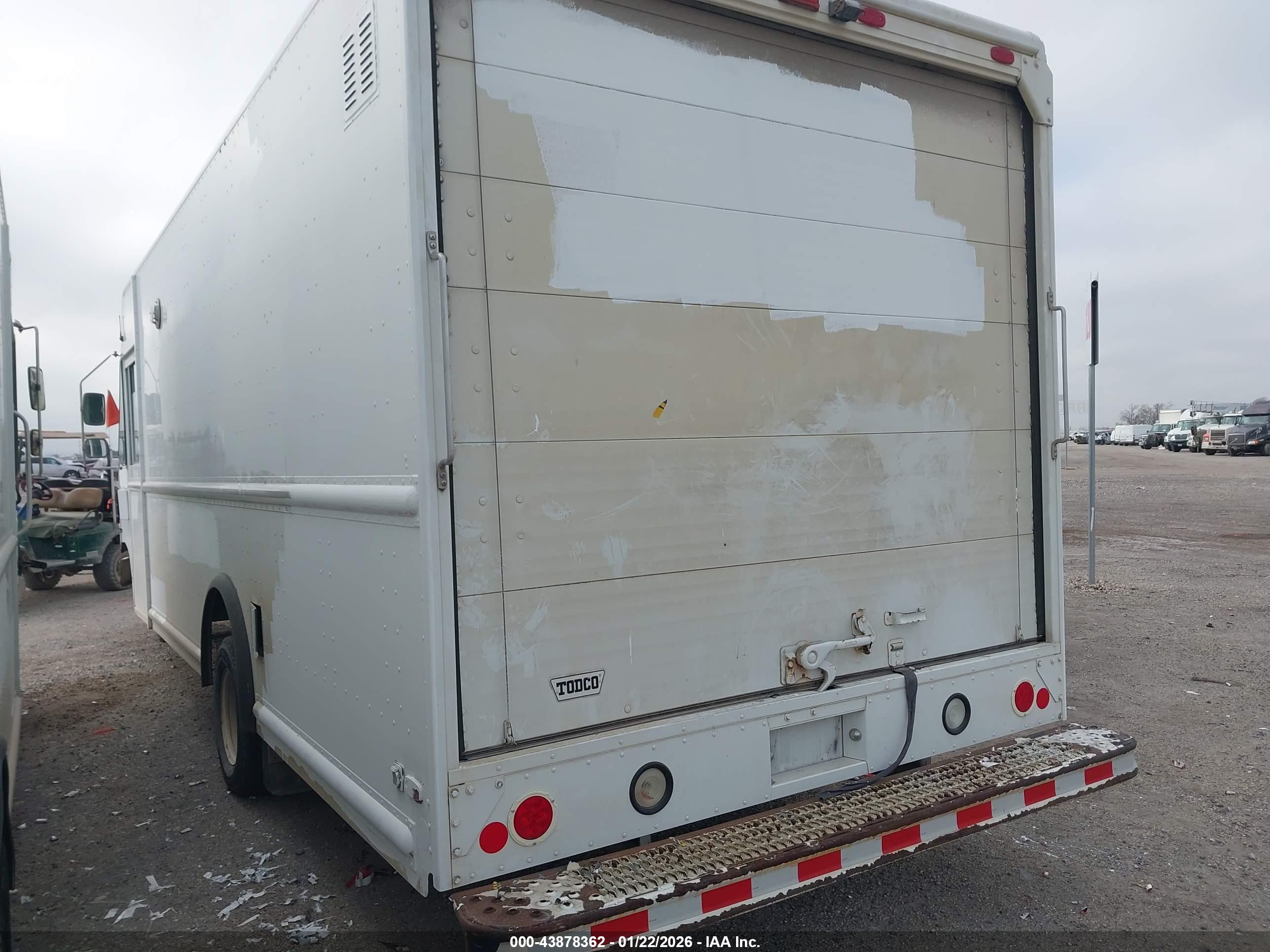 FORD E-450 image 3