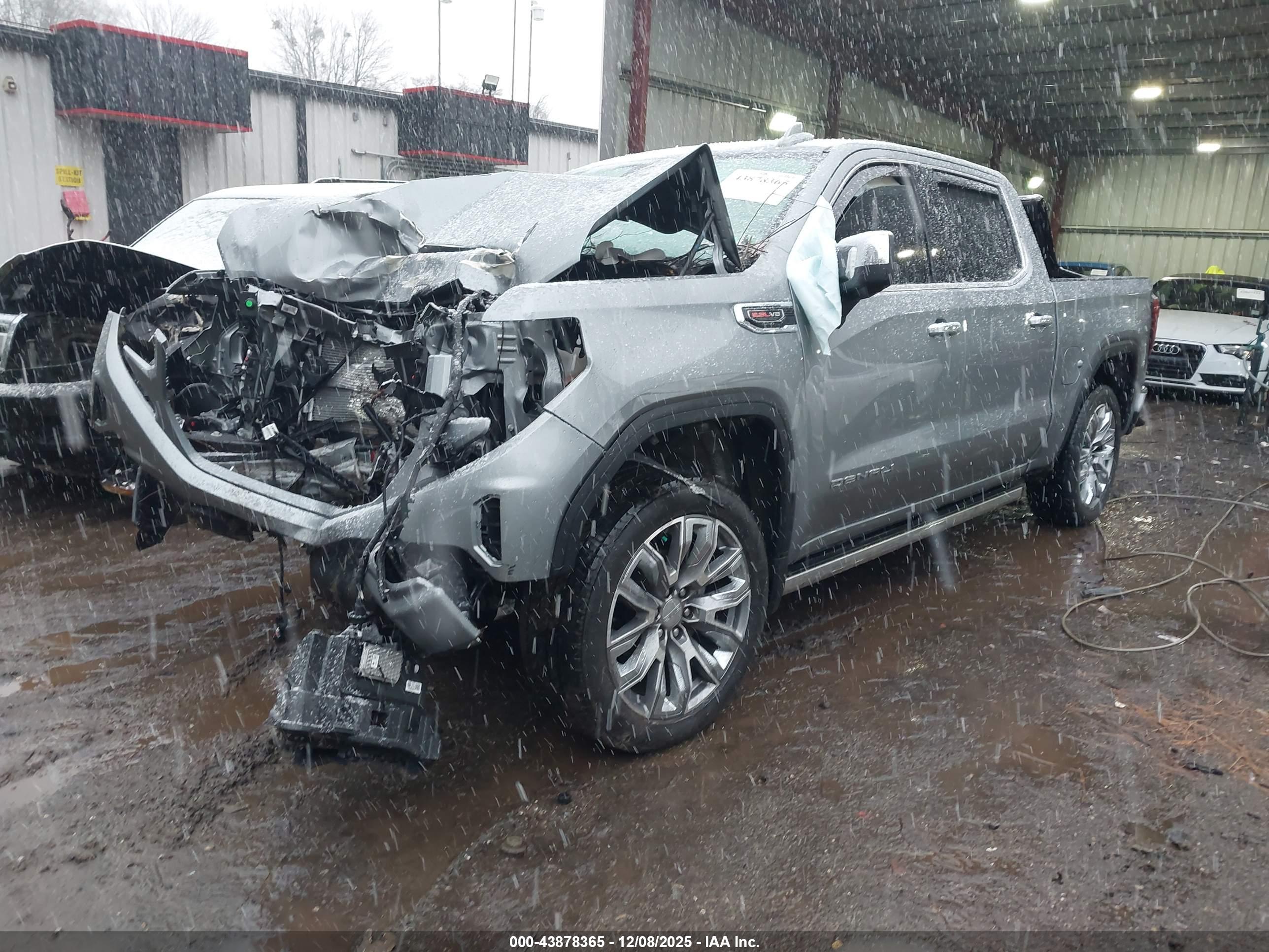 GMC SIERRA image 2