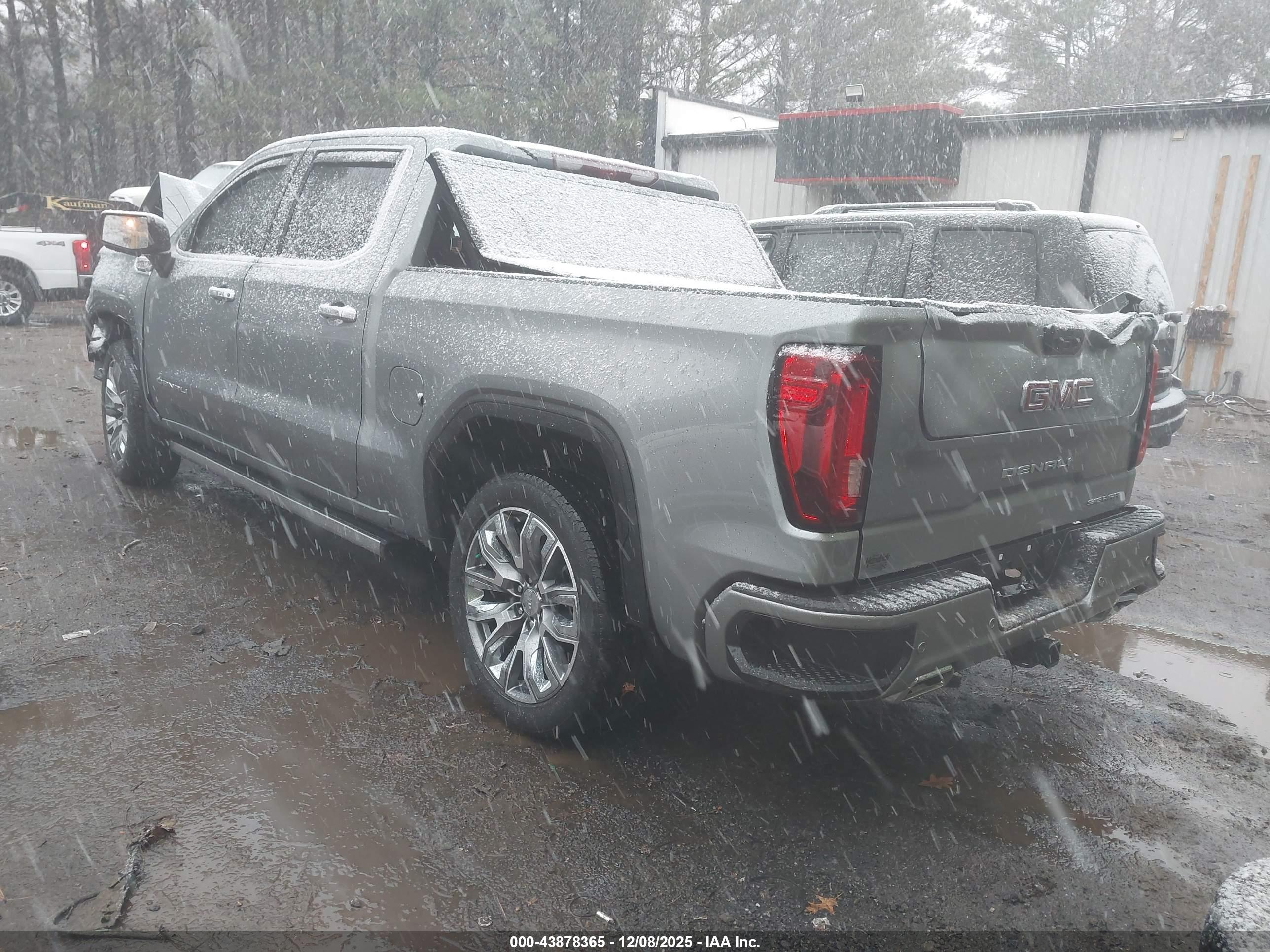 GMC SIERRA image 3