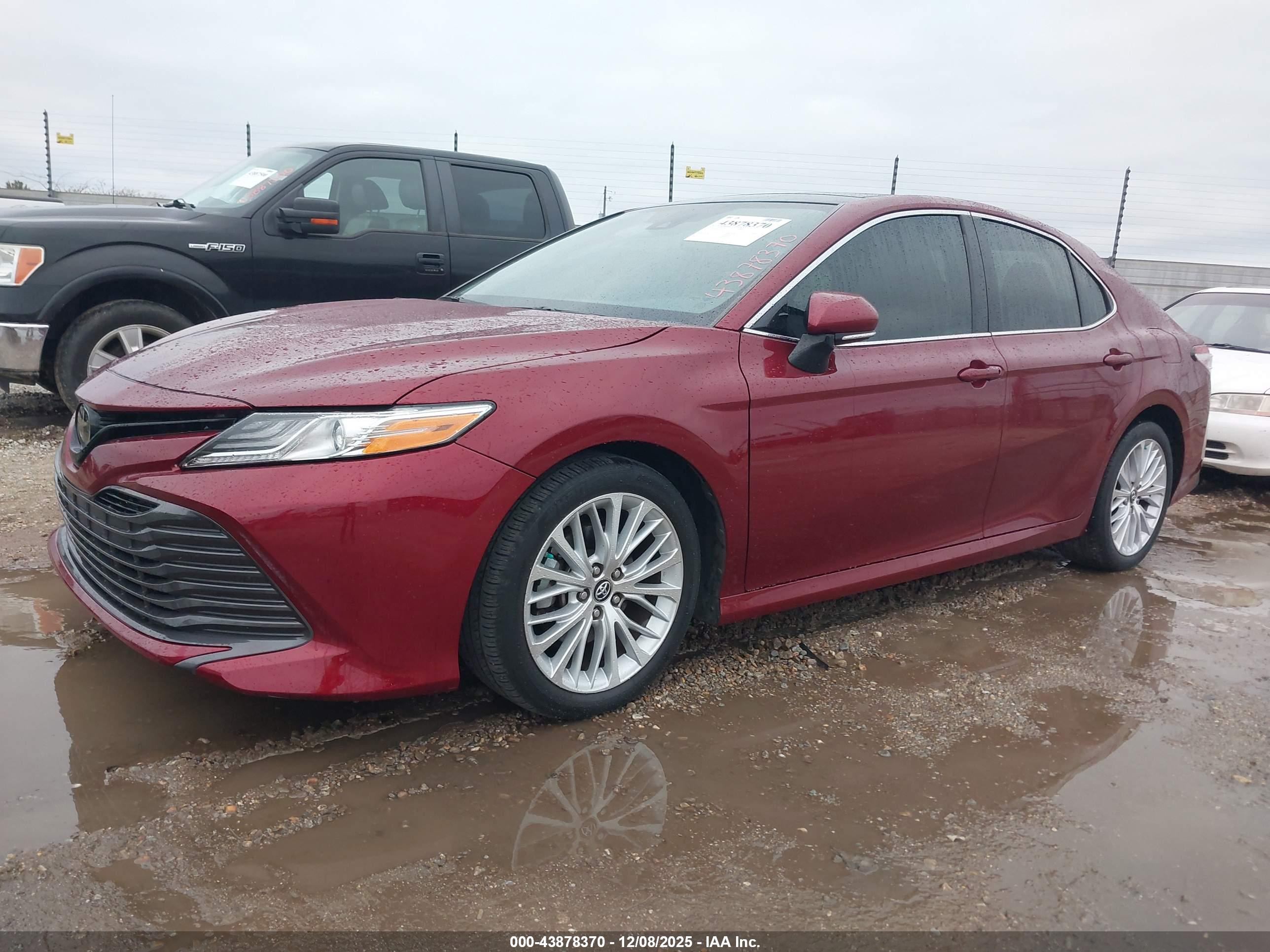 TOYOTA CAMRY image 2