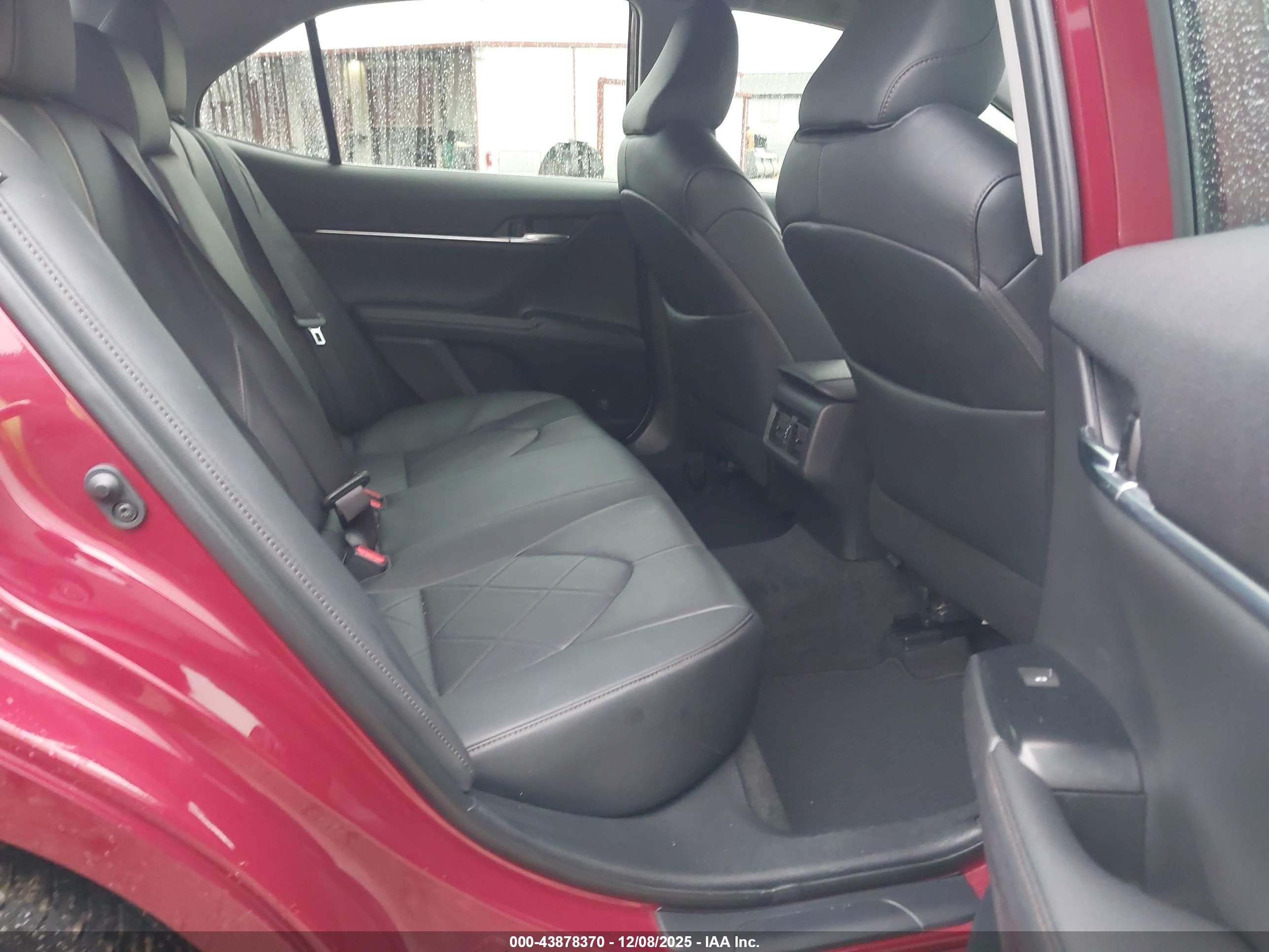 TOYOTA CAMRY image 8