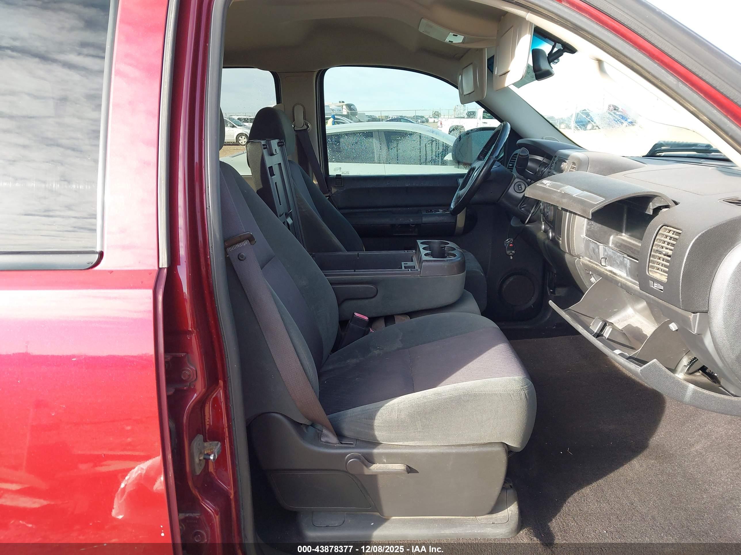 CHEVROLET SILVERADO image 5