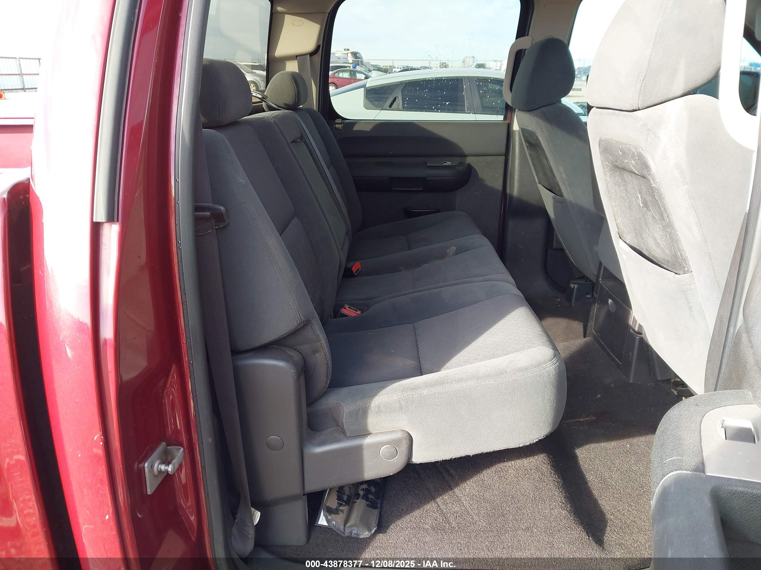 CHEVROLET SILVERADO image 8