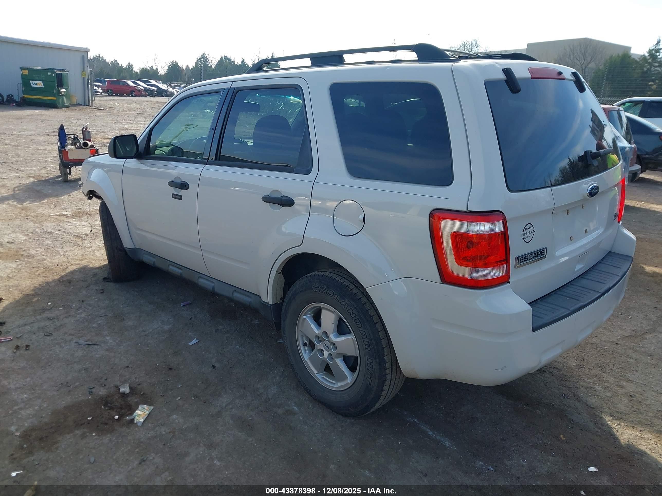 FORD ESCAPE image 3
