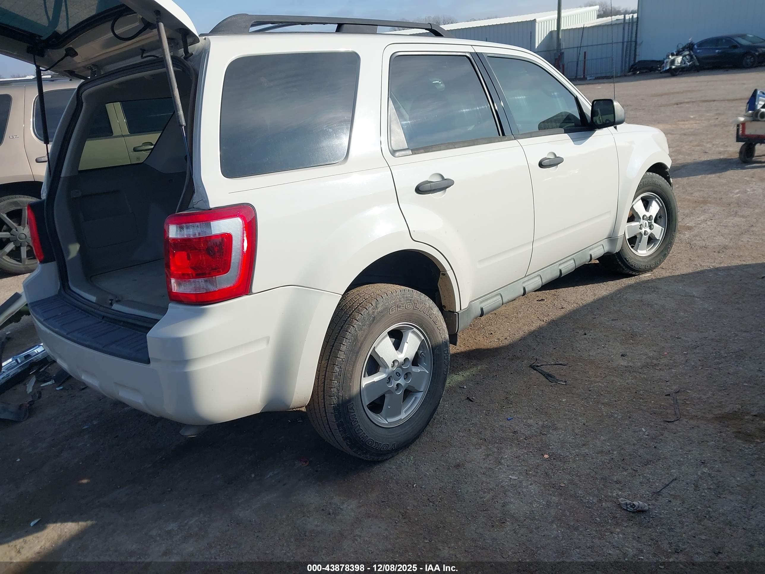 FORD ESCAPE image 4