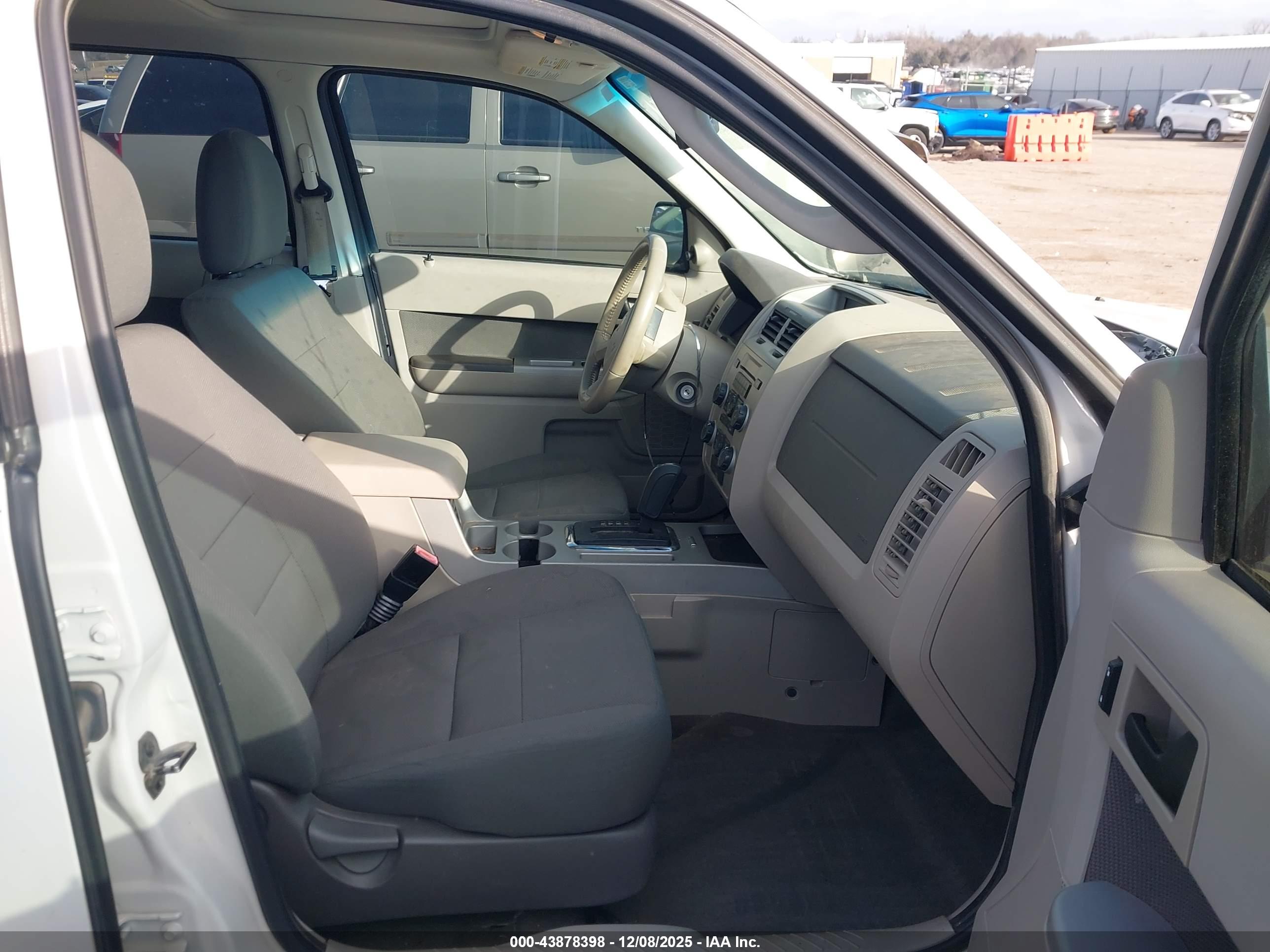 FORD ESCAPE image 5