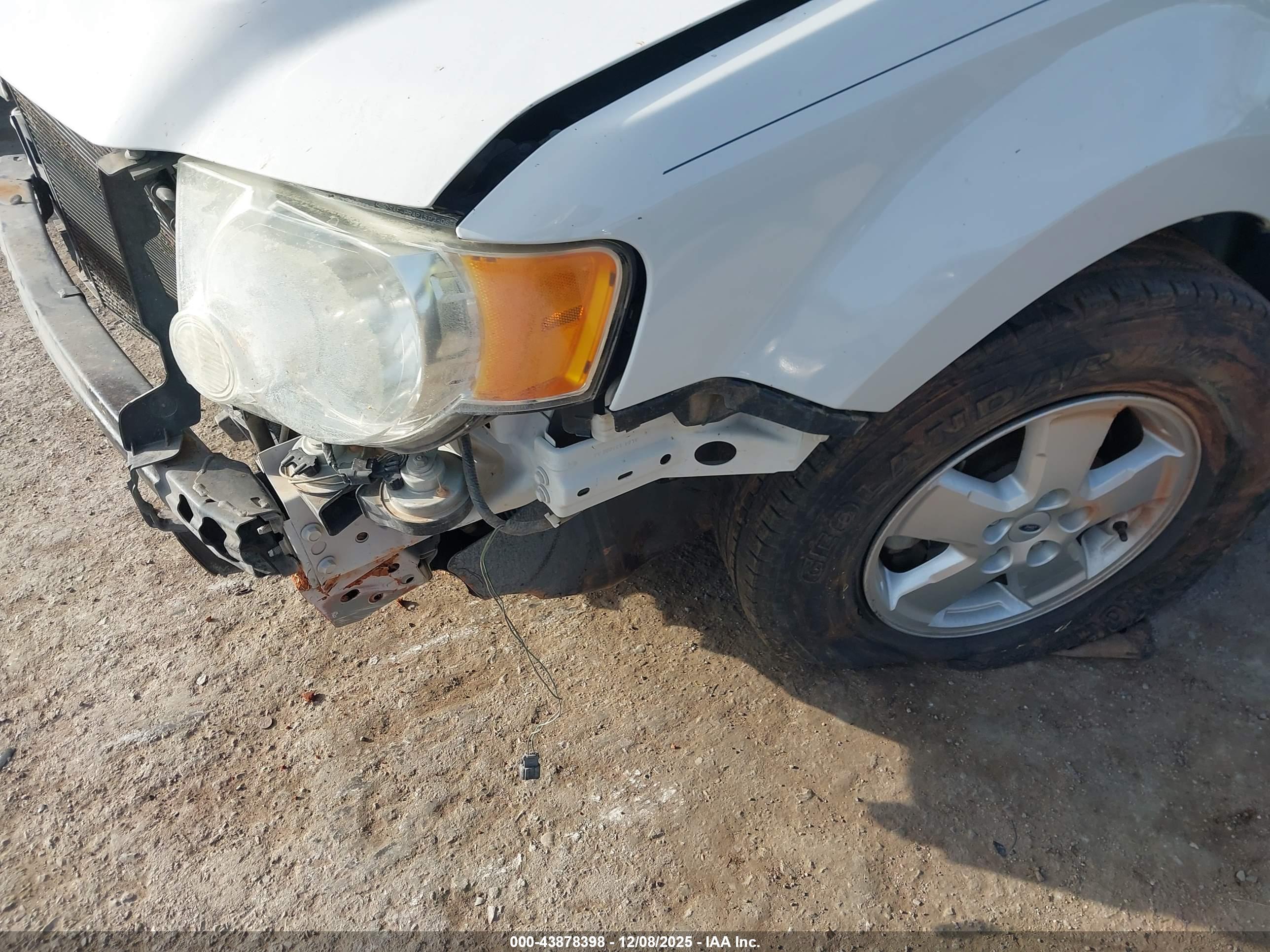 FORD ESCAPE image 6