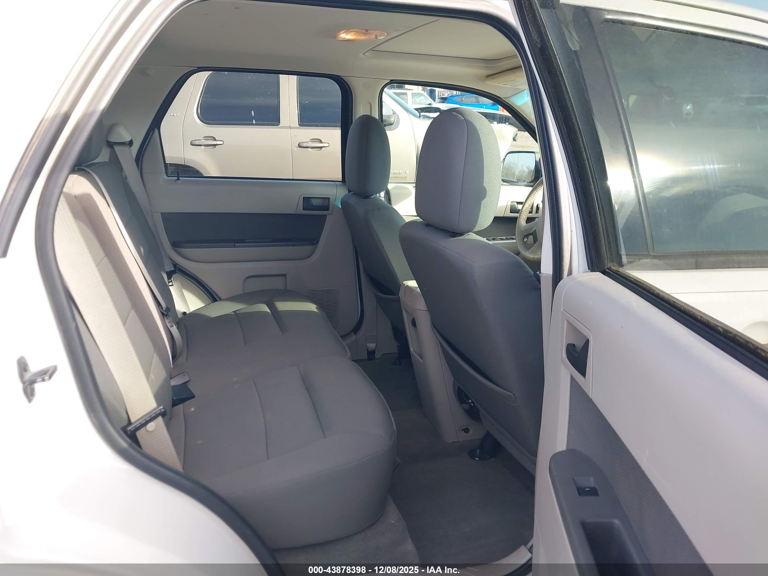 FORD ESCAPE image 8
