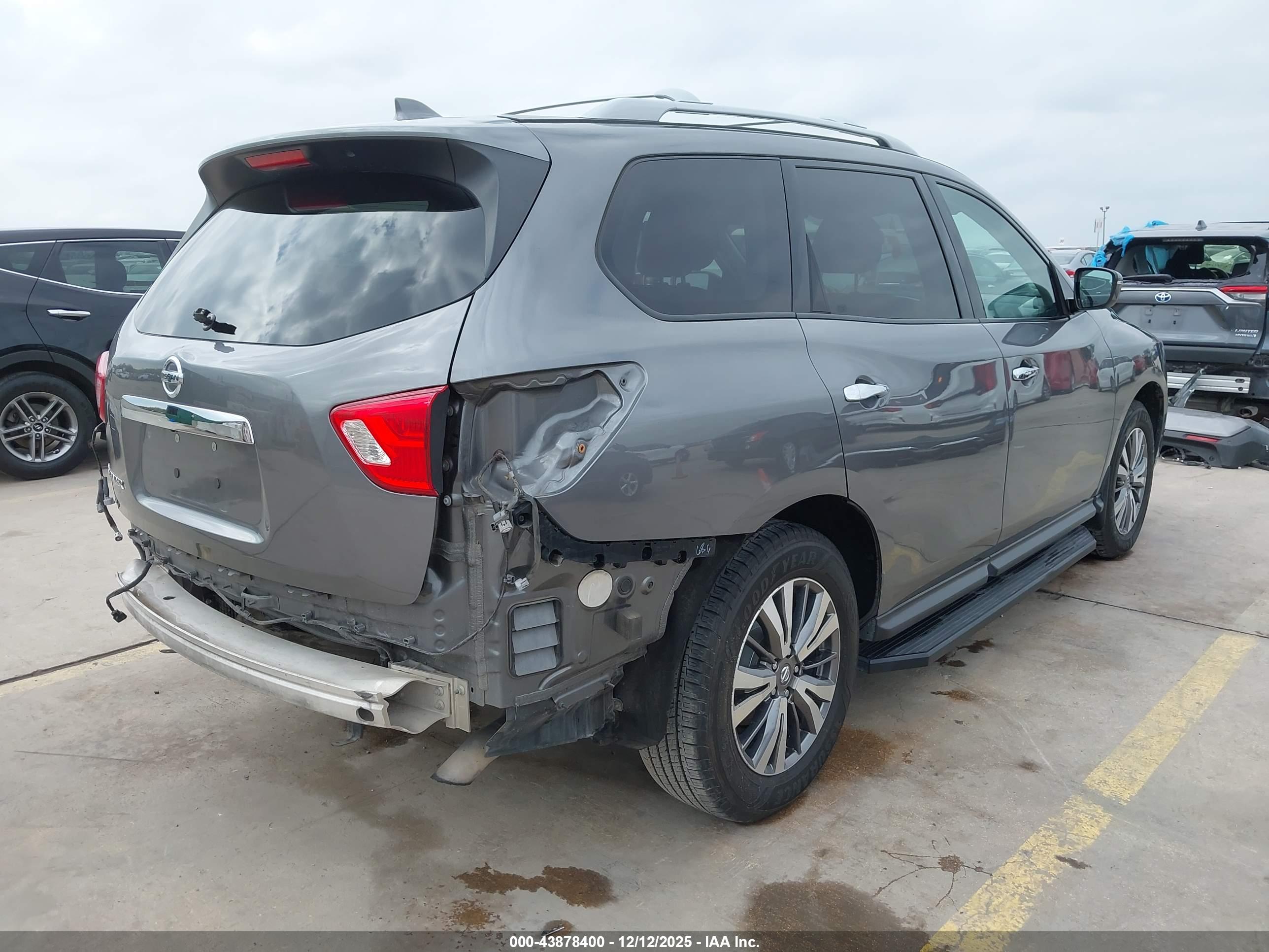 NISSAN PATHFINDER image 4