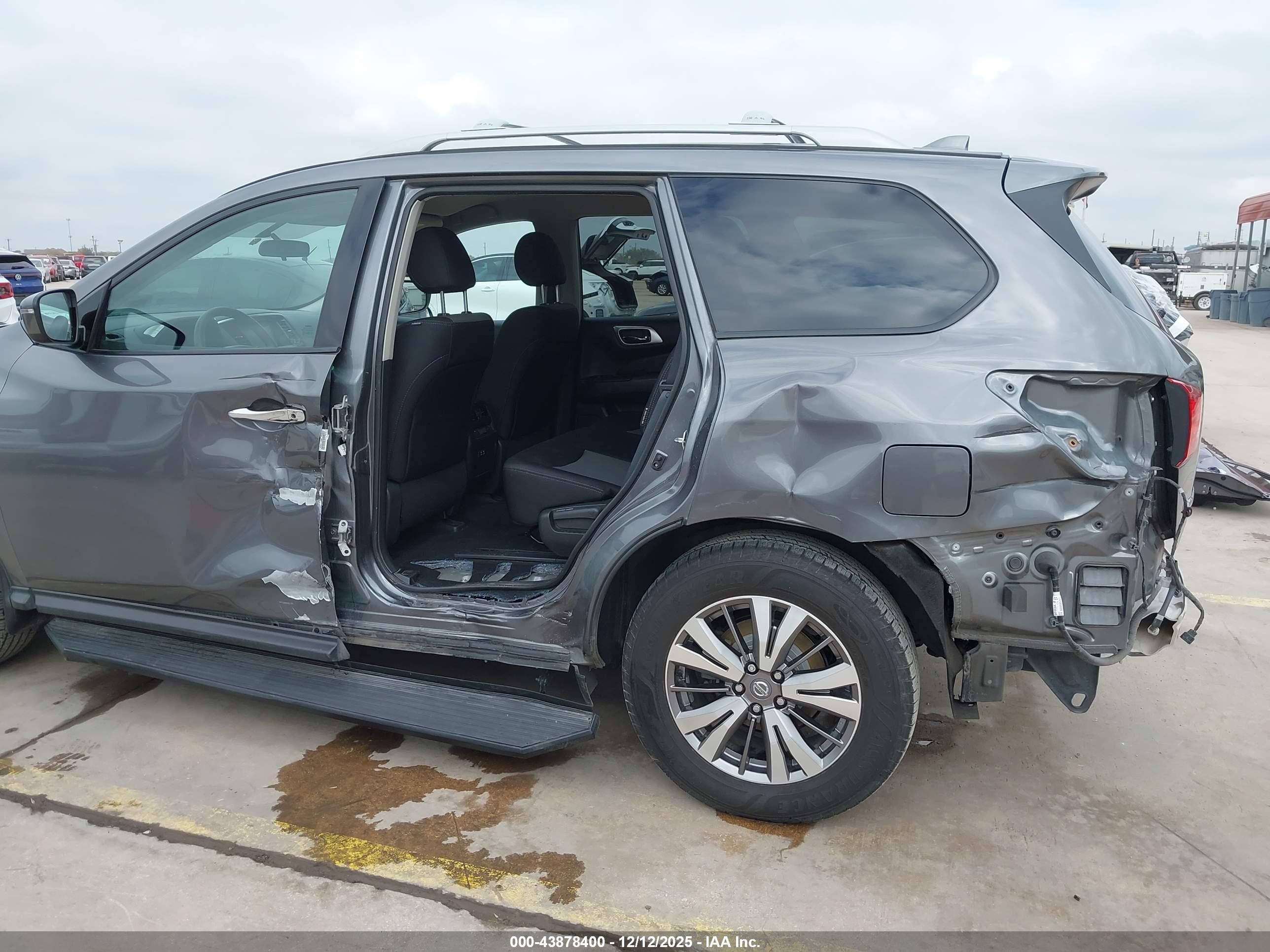 NISSAN PATHFINDER image 6