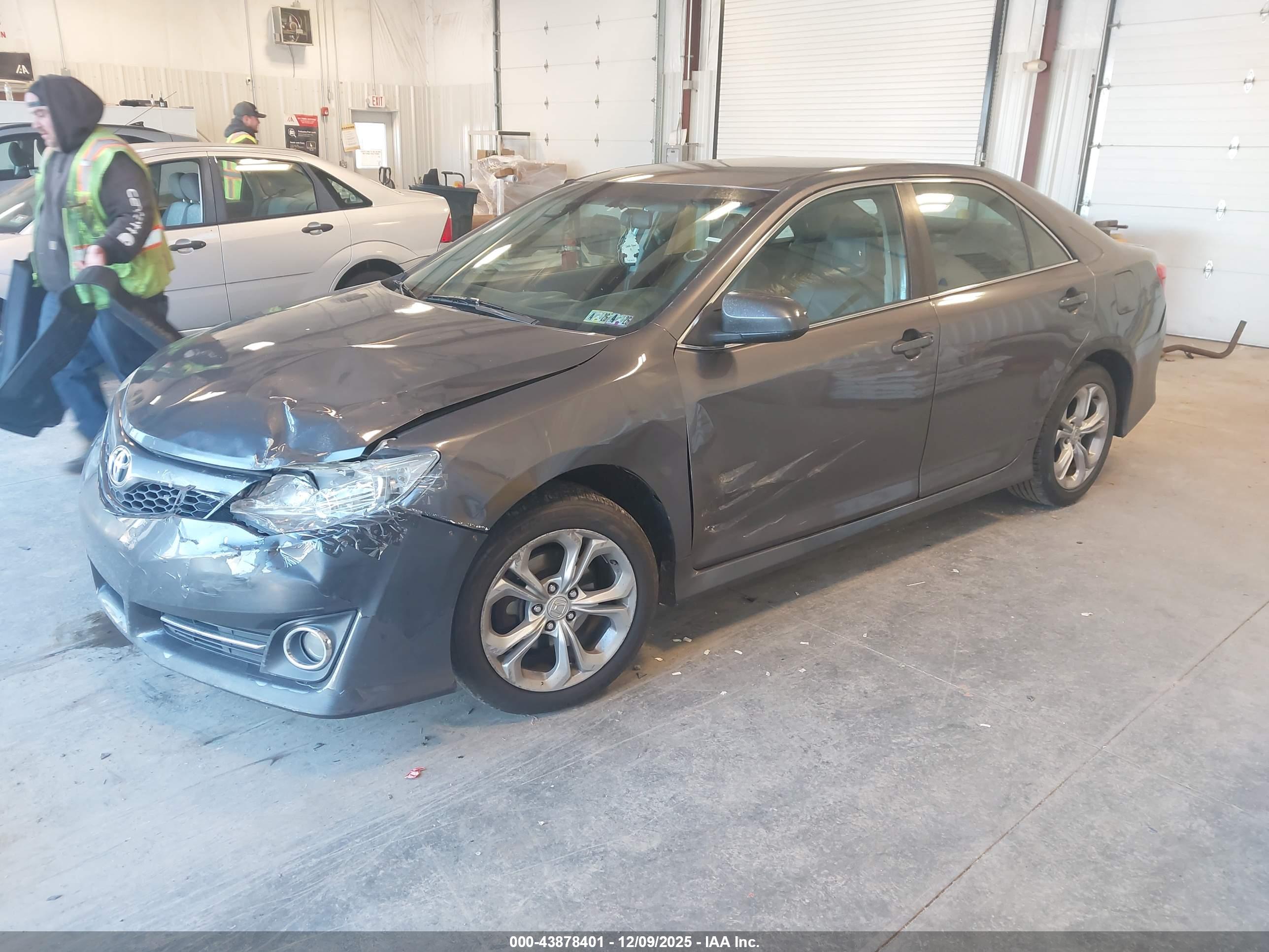 TOYOTA CAMRY image 2
