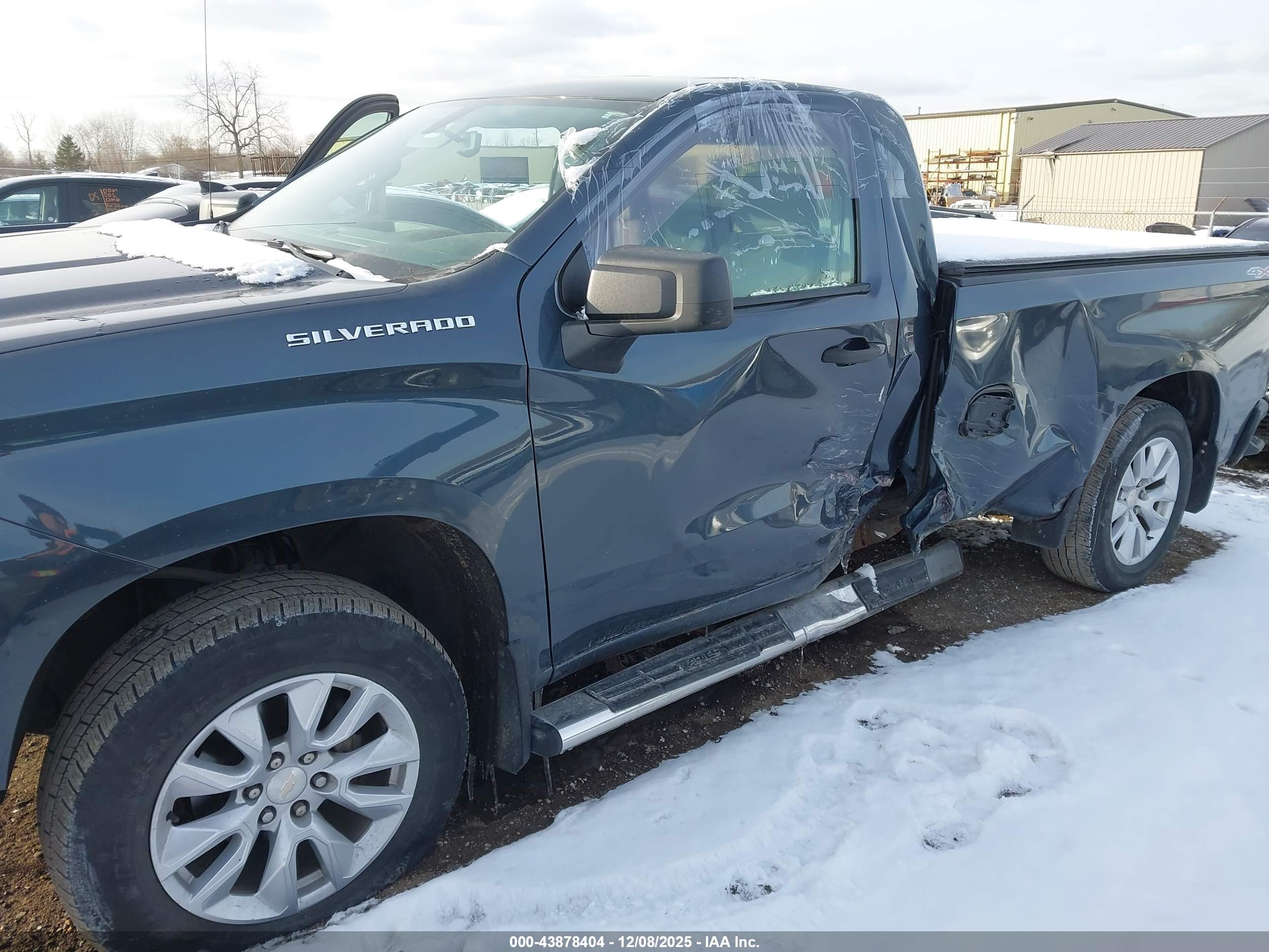 CHEVROLET SILVERADO image 2