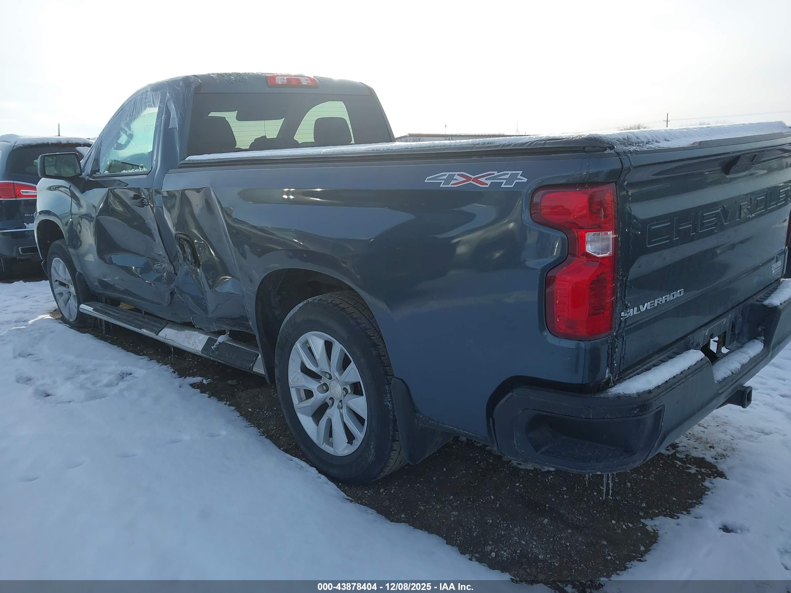 CHEVROLET SILVERADO image 3