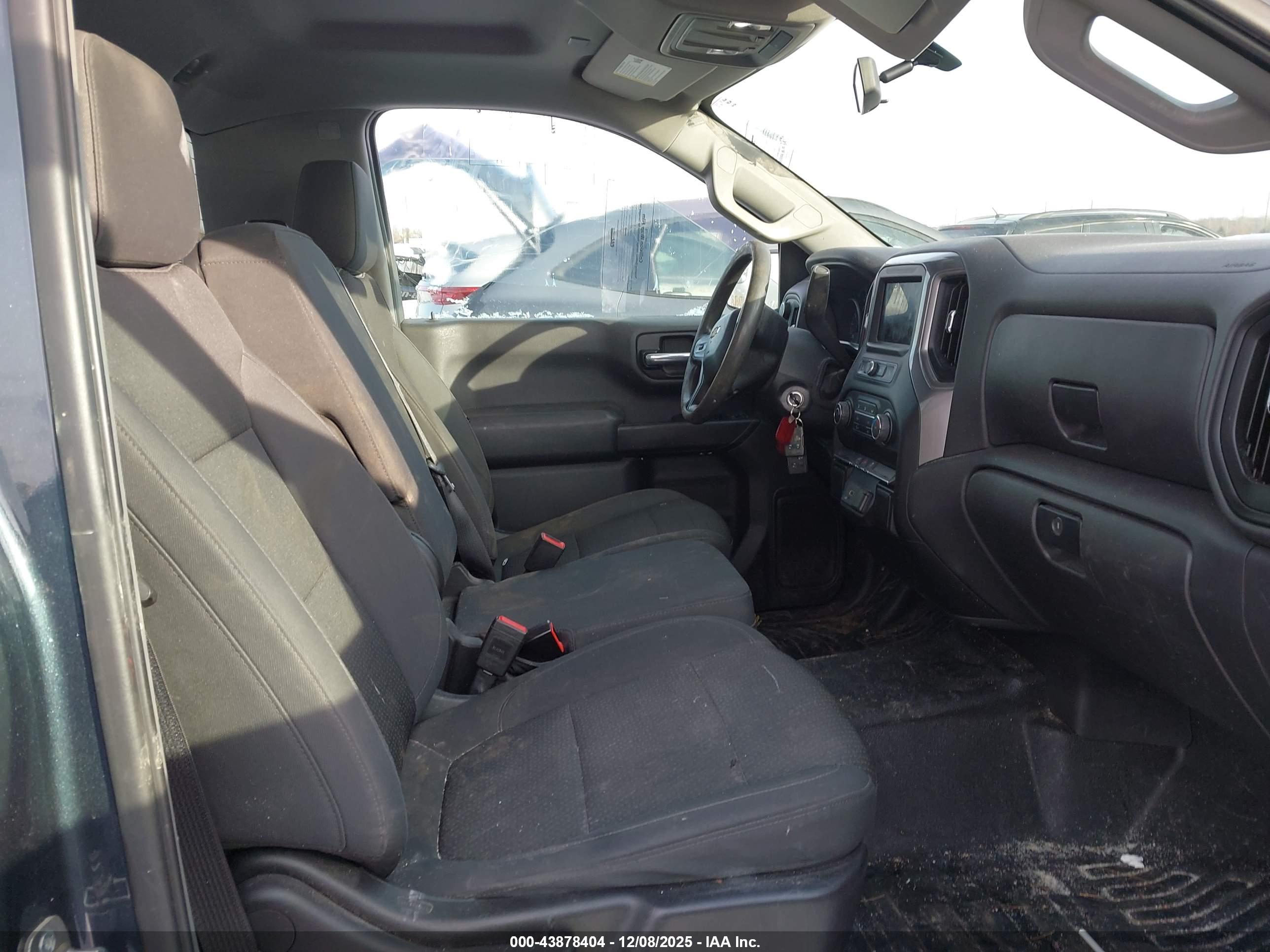 CHEVROLET SILVERADO image 5