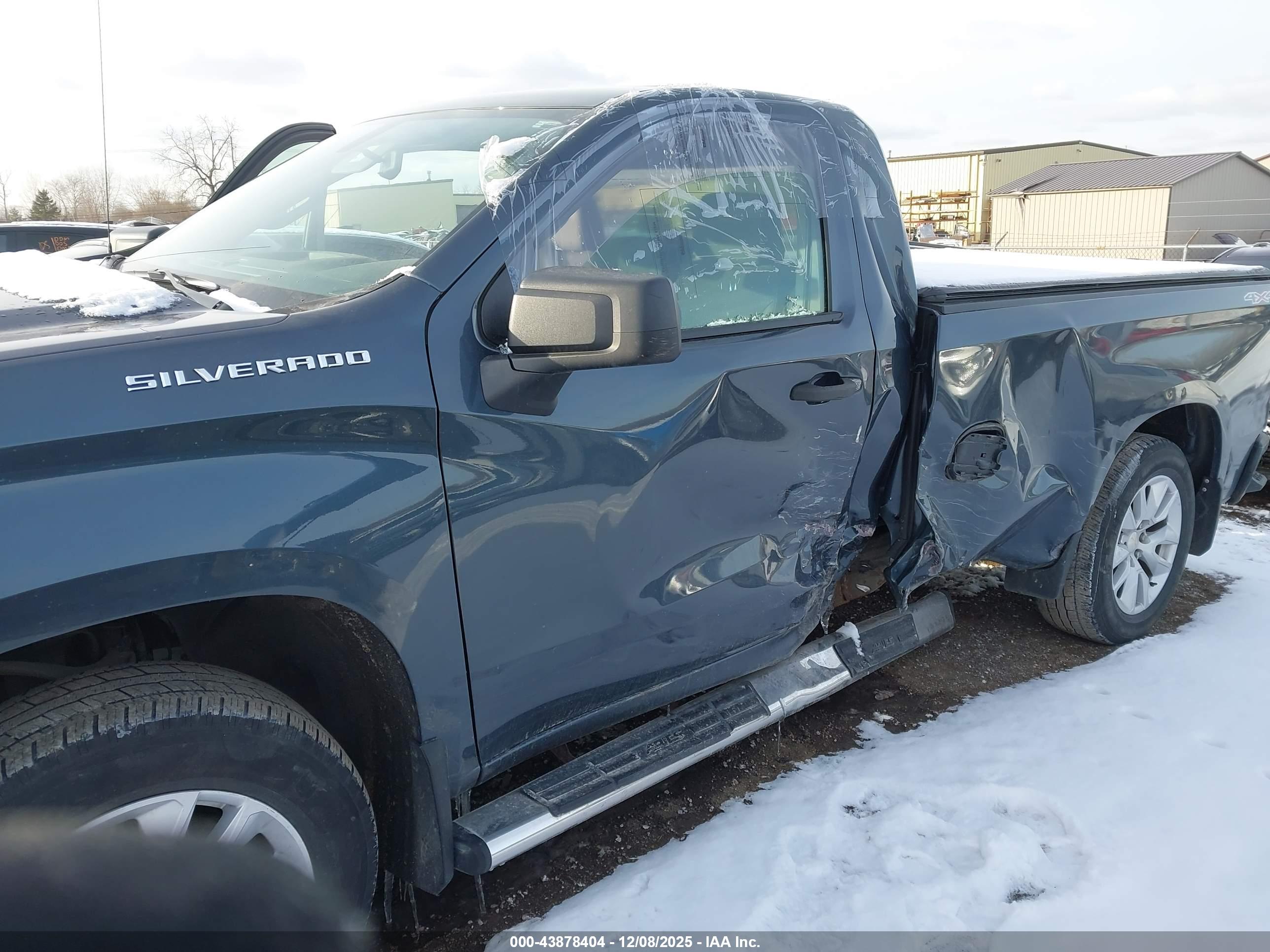 CHEVROLET SILVERADO image 6