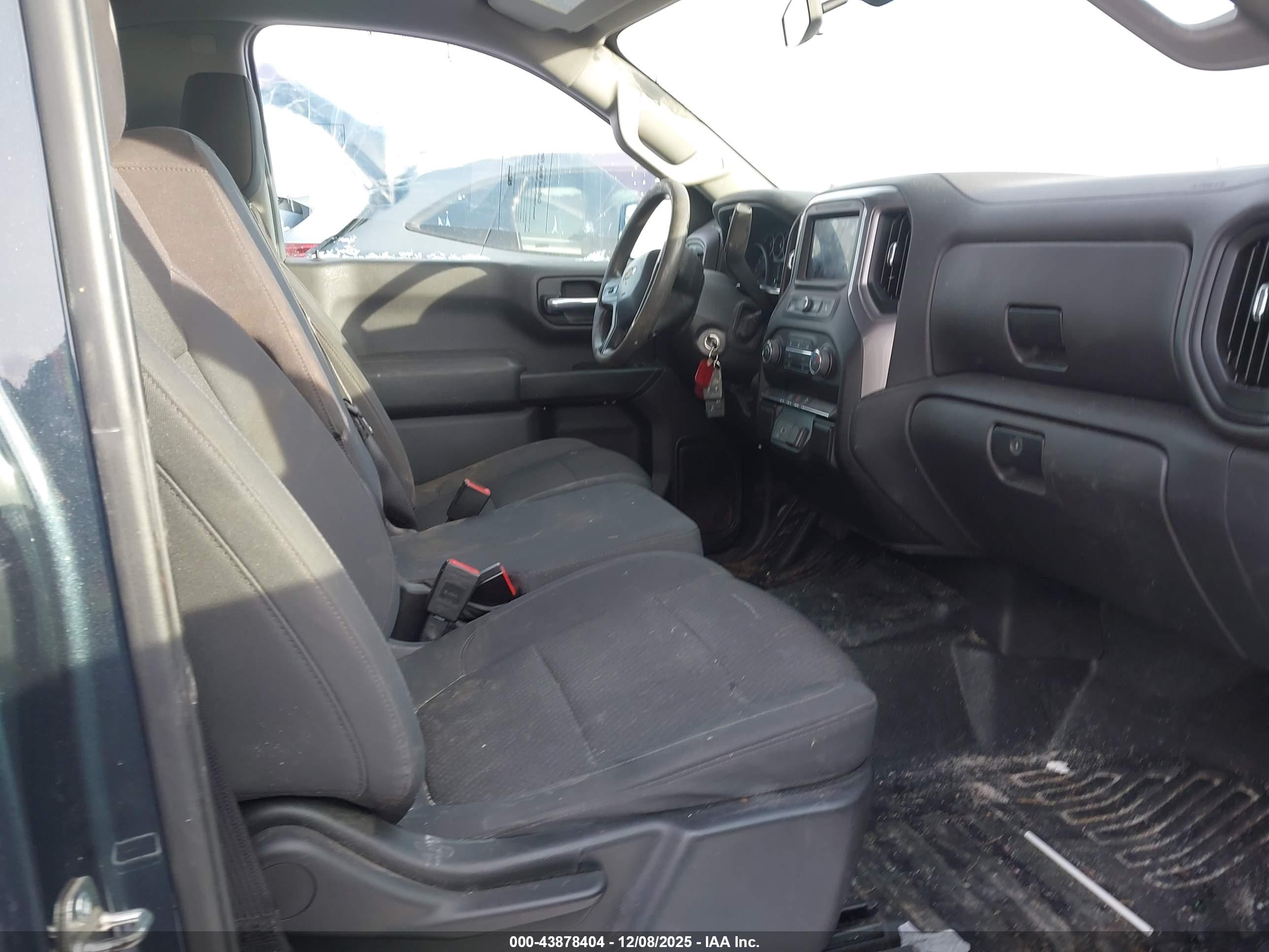 CHEVROLET SILVERADO image 8