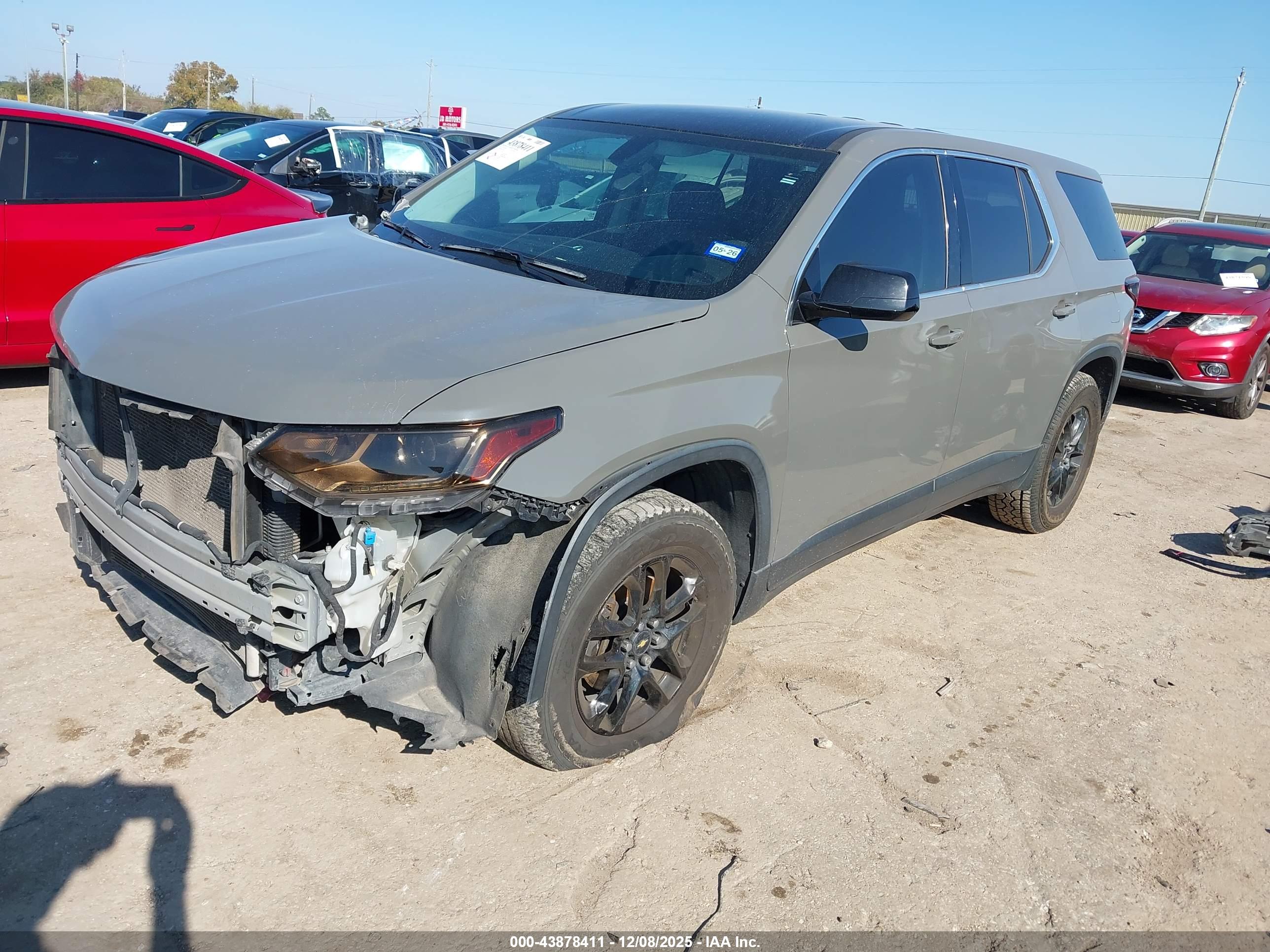 CHEVROLET TRAVERSE image 2