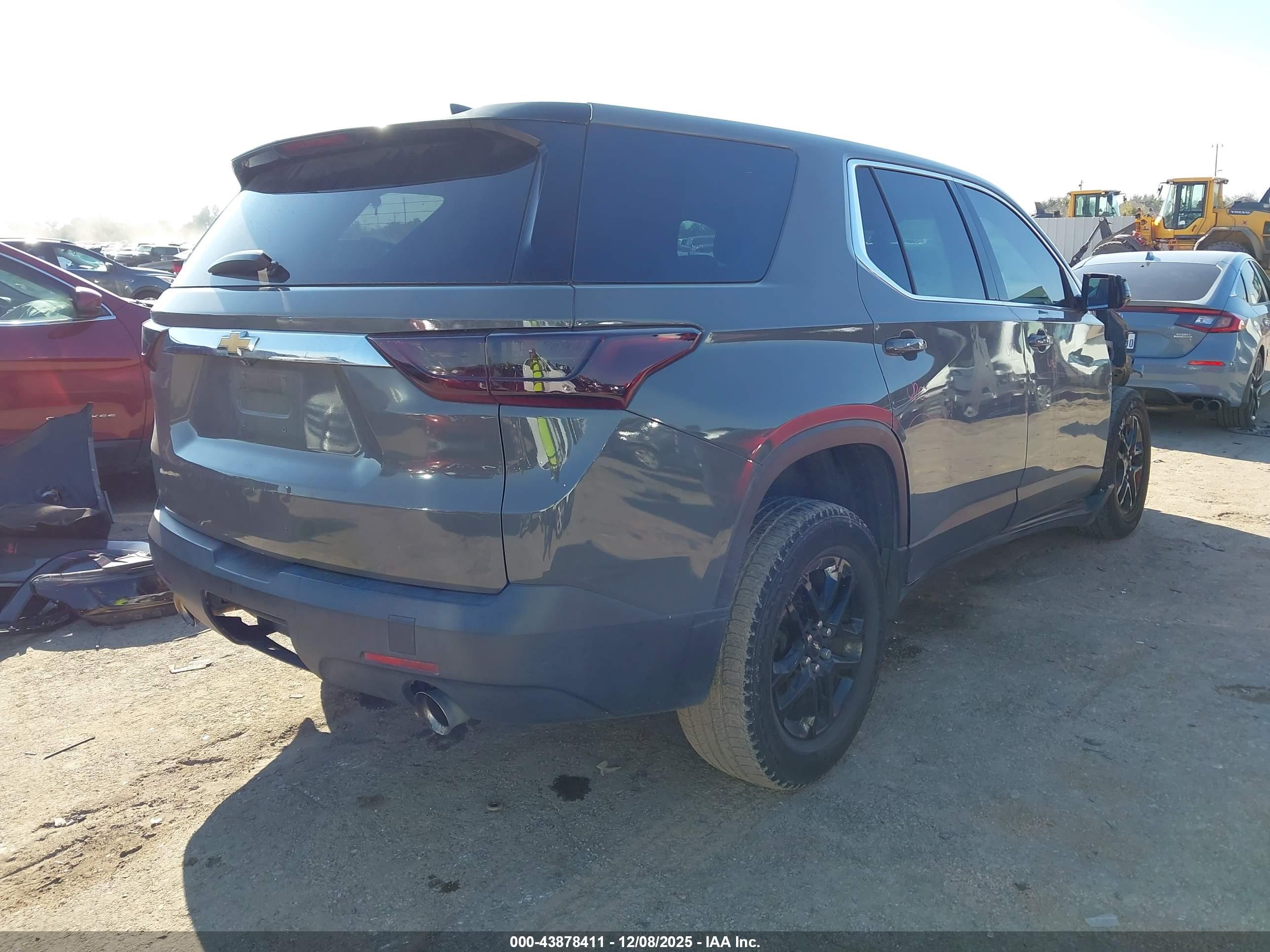 CHEVROLET TRAVERSE image 4