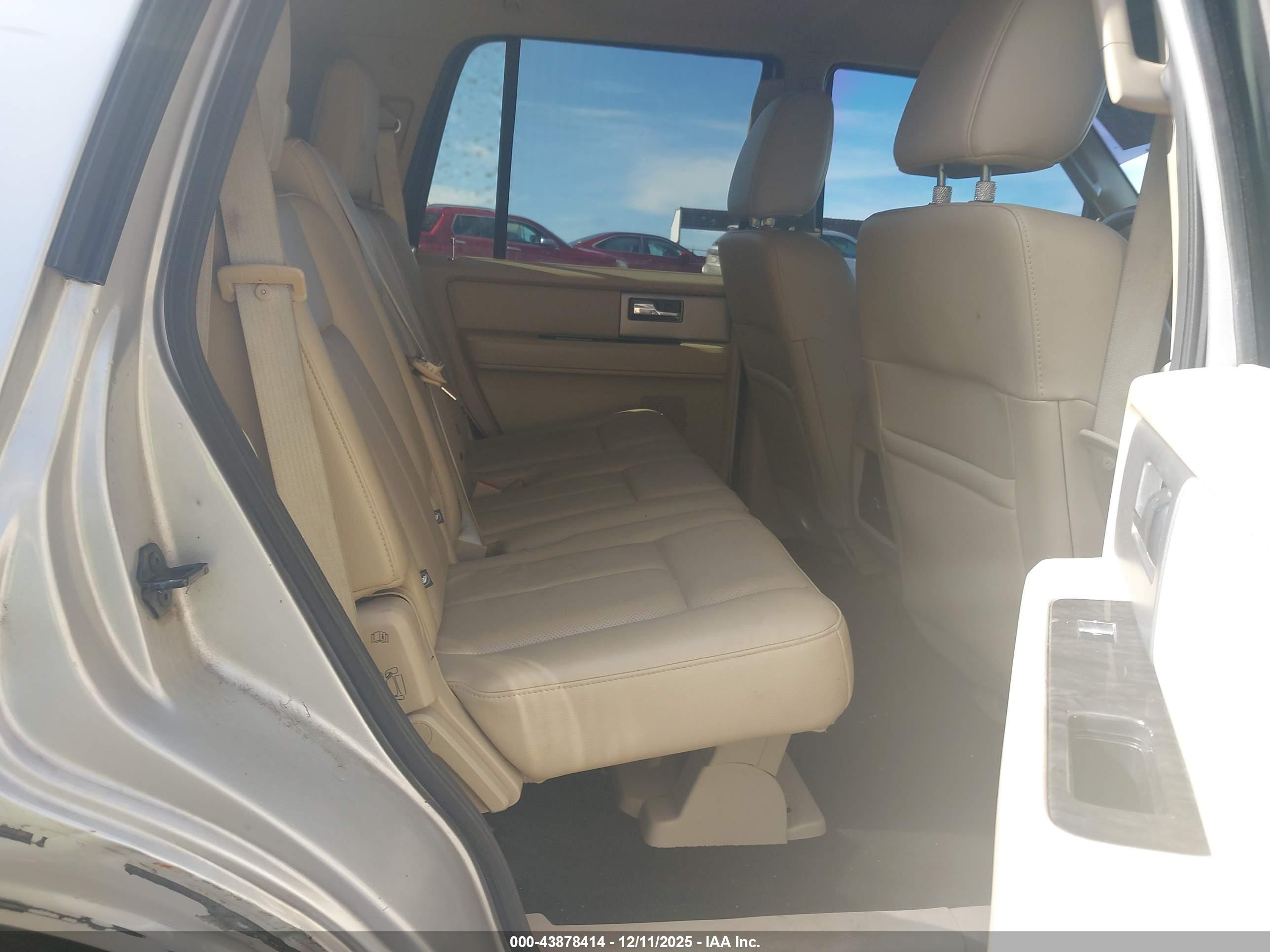 FORD EXPEDITION image 8