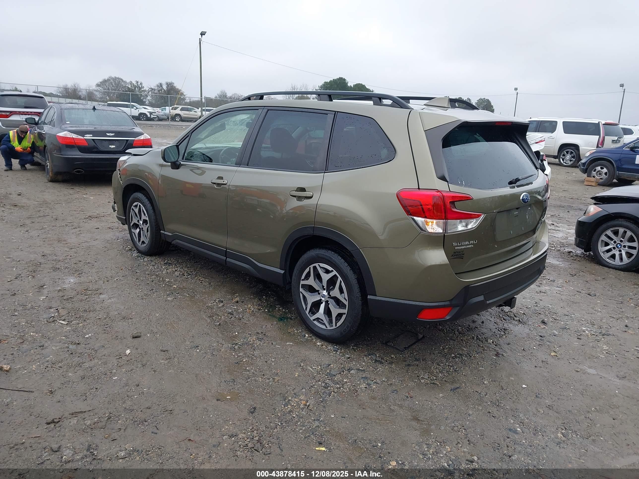 SUBARU FORESTER image 3